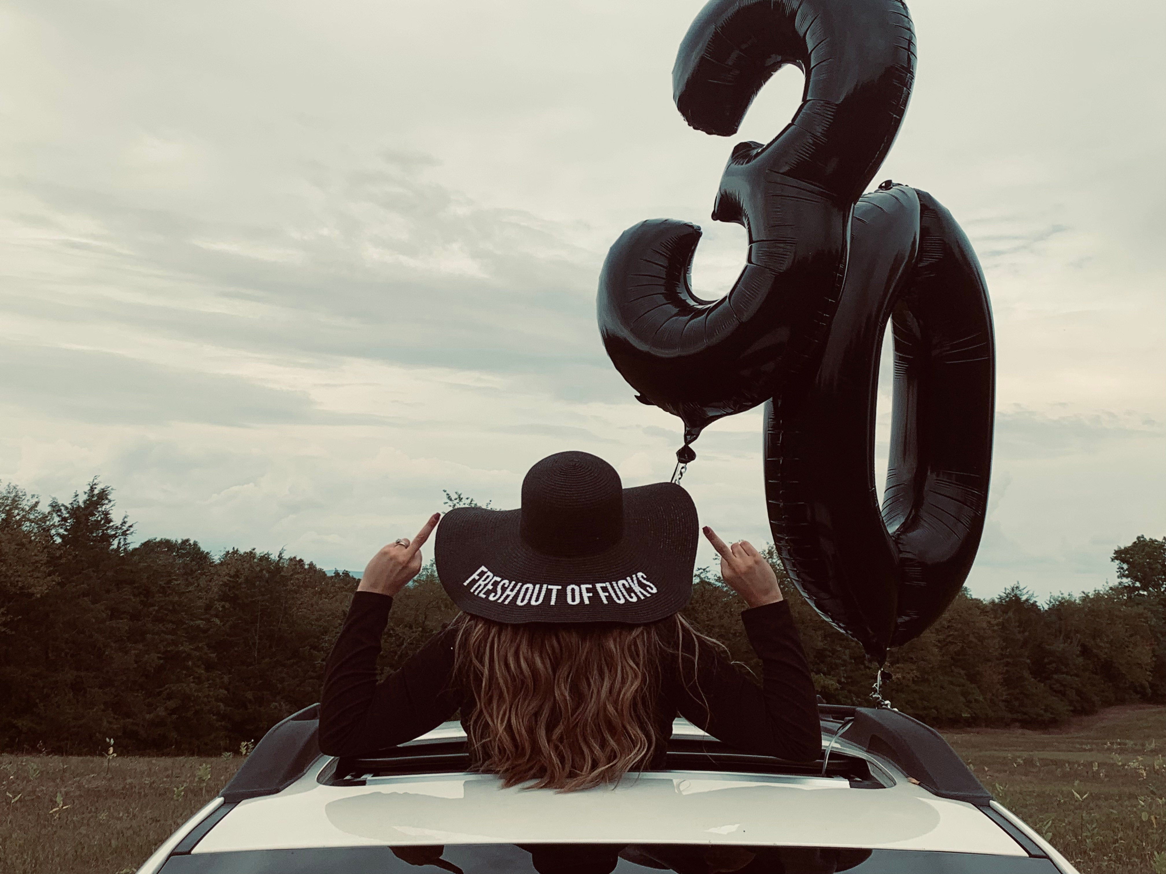 « FRESH OUT OF F*CKS » EMBROIDERED STRAW HAT