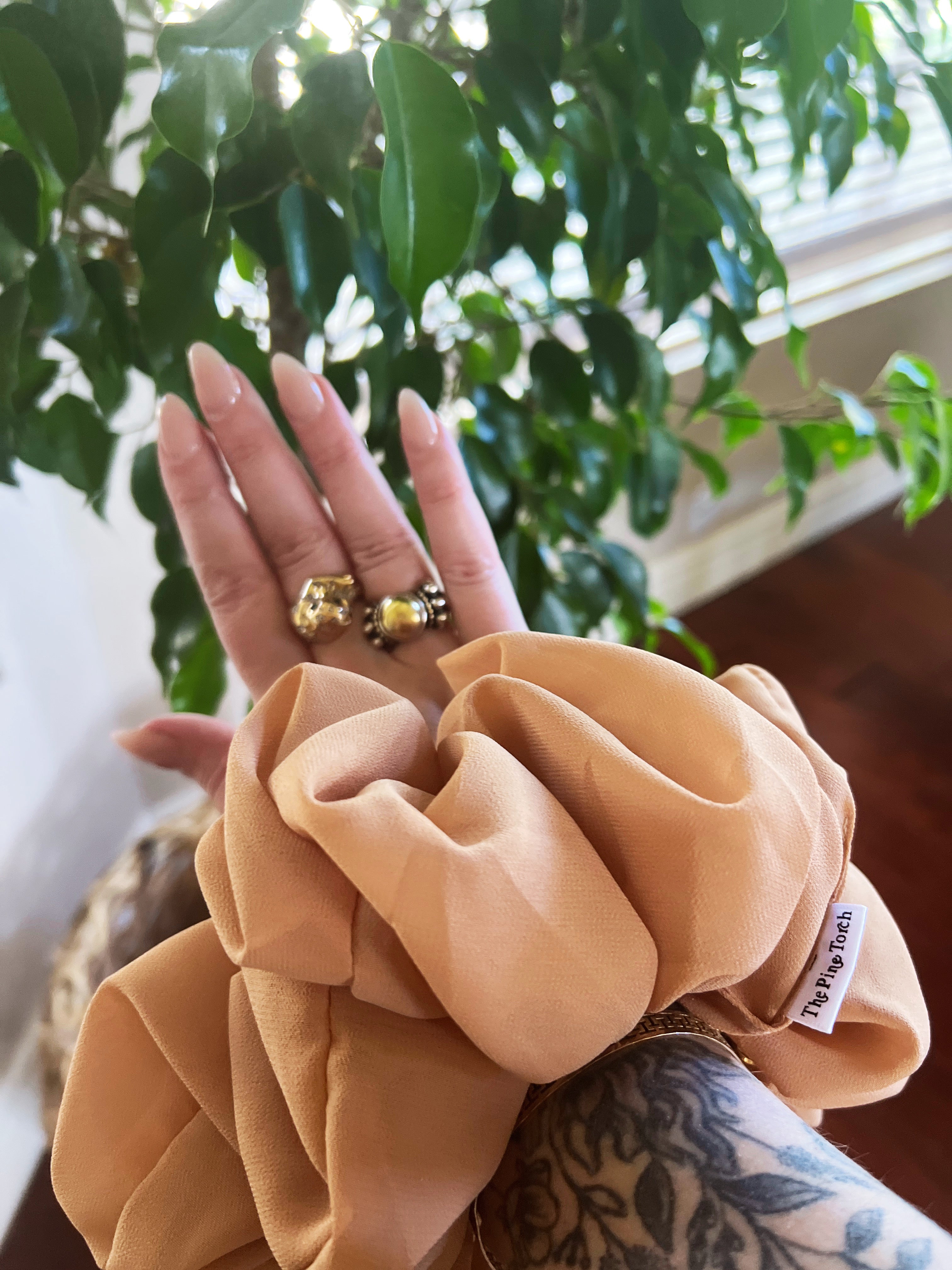 << COYOTE >> CHIFFON JUMBO HAIR SCRUNCHIE