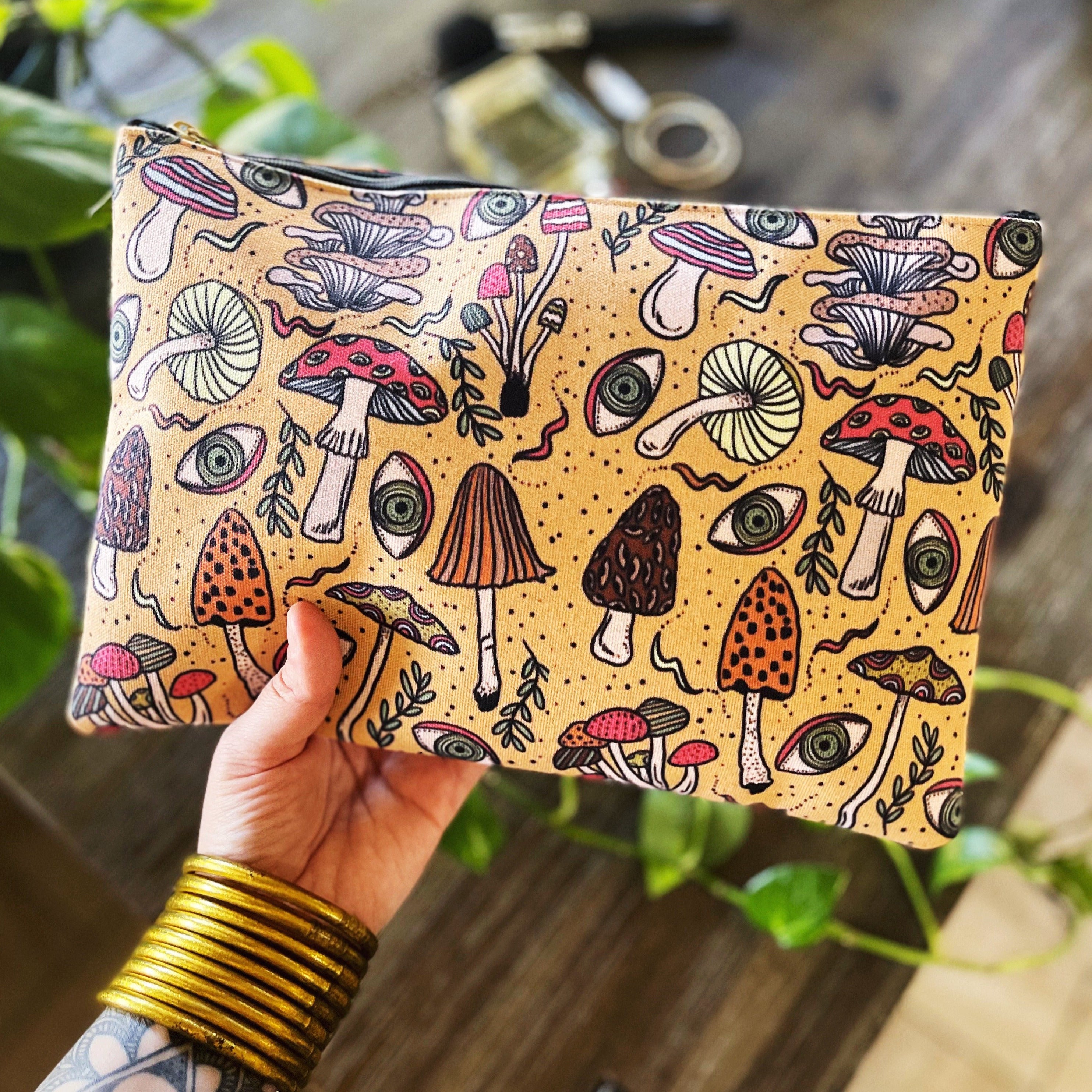 PSYCHEDELIC MUSHROOMS // COSMETIC ZIP POUCH