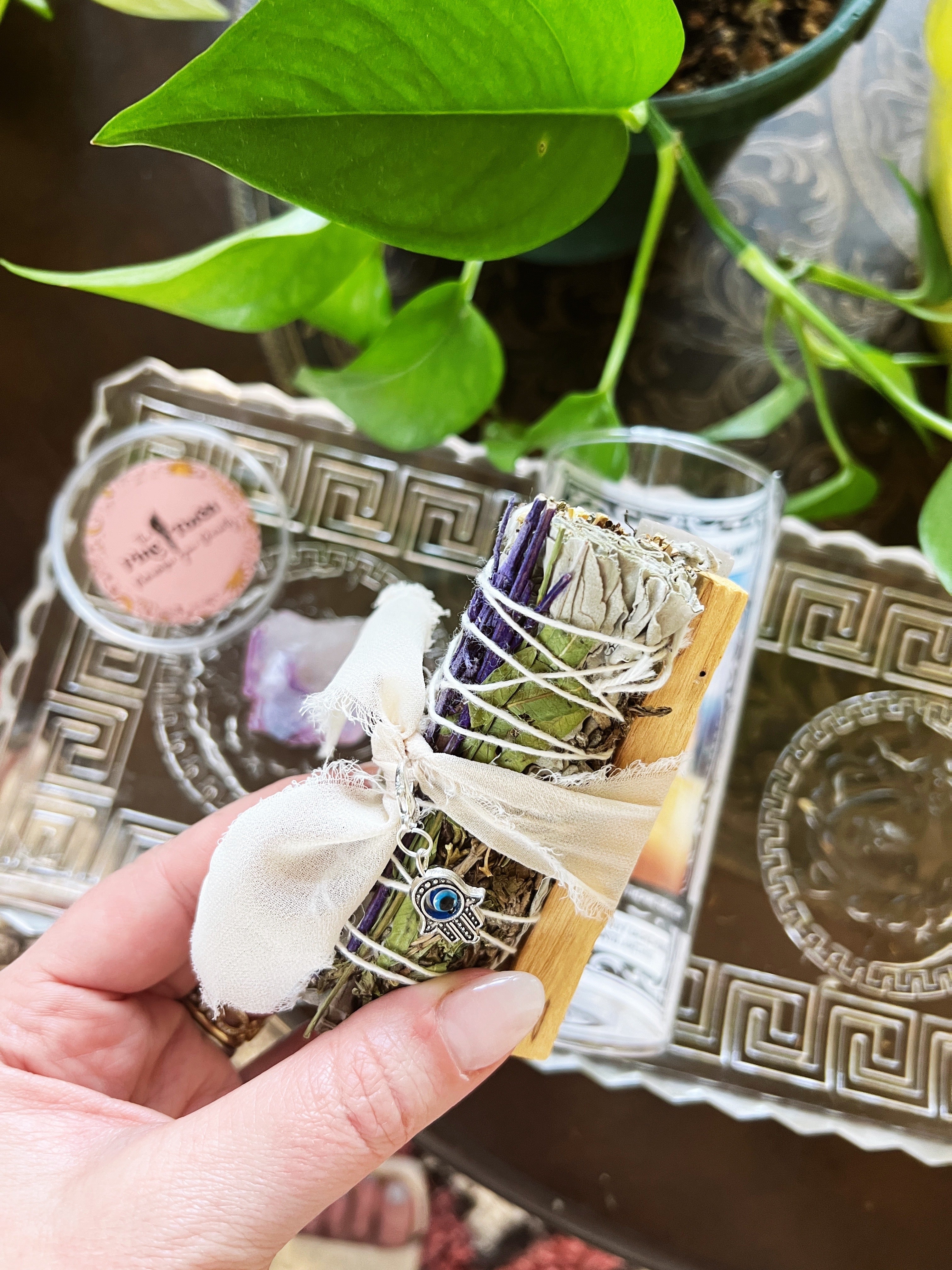 REMEMBER YOUR DIVINITY << WHITE SAGE WITH 7 SACRED HERBS, PALO SANTO, SELENITE, AMETHYST >> RITUAL KIT