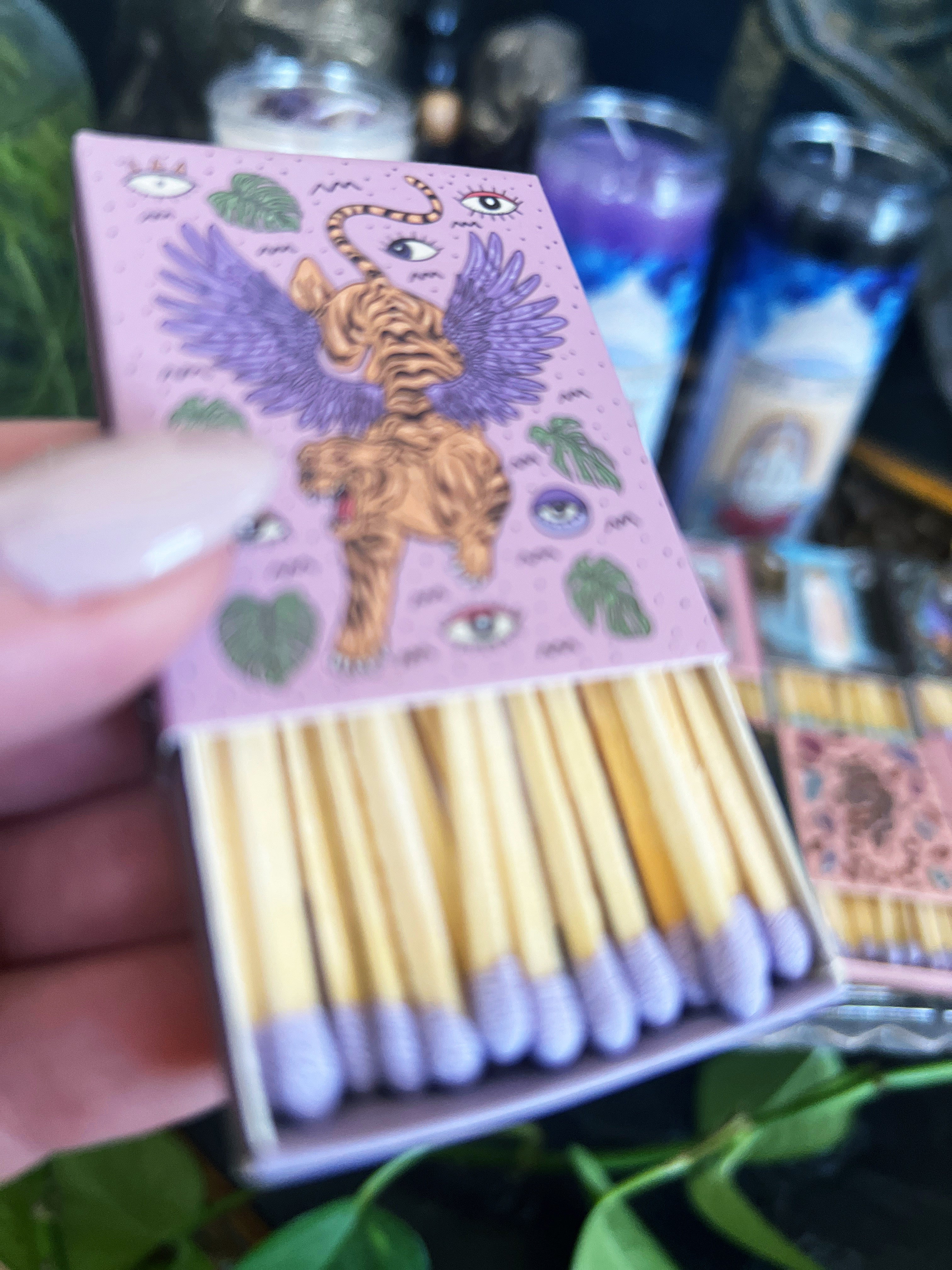 TIGER WITH WINGS << MATCHBOOK >>