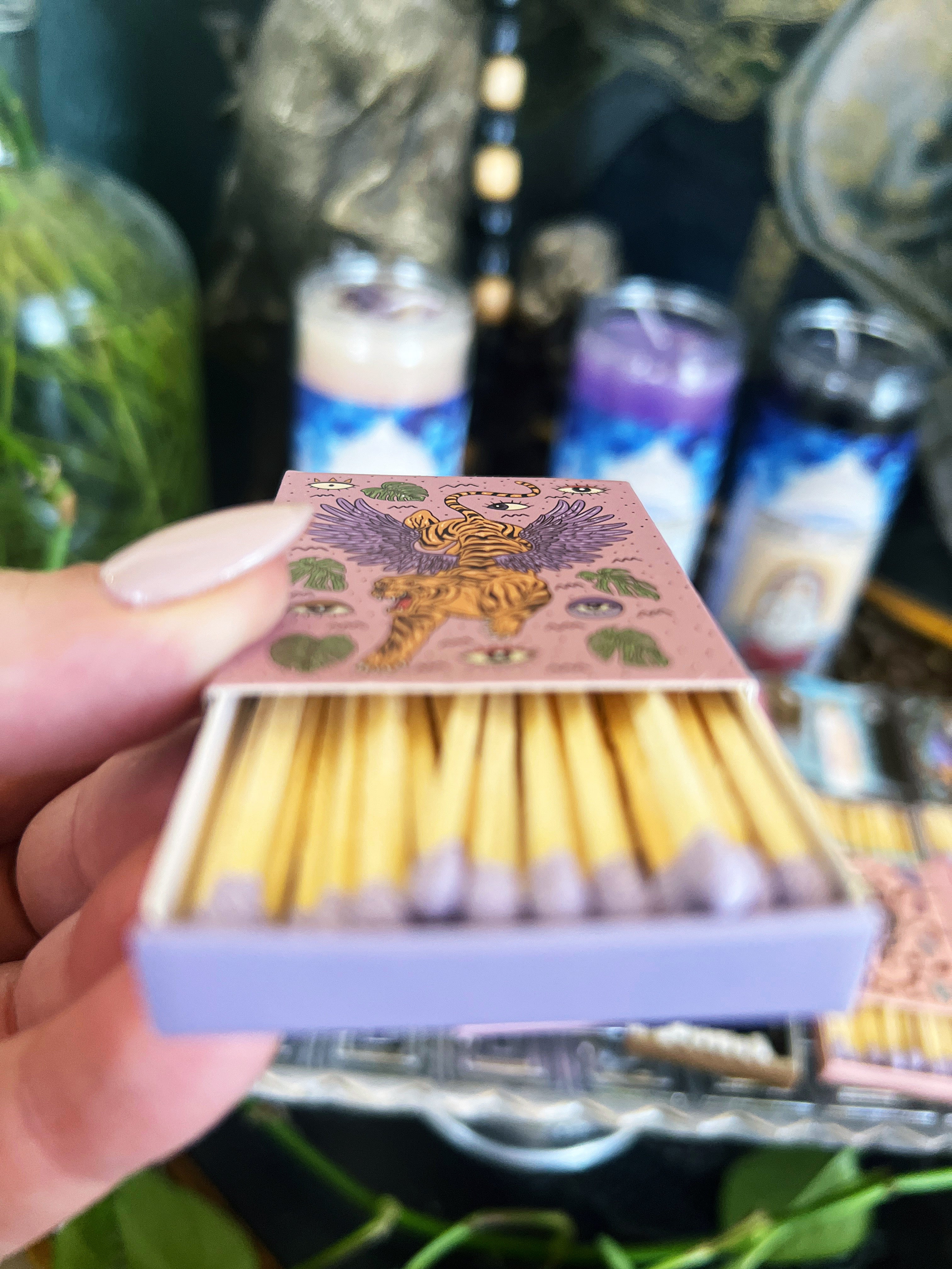 TIGER WITH WINGS << MATCHBOOK >>