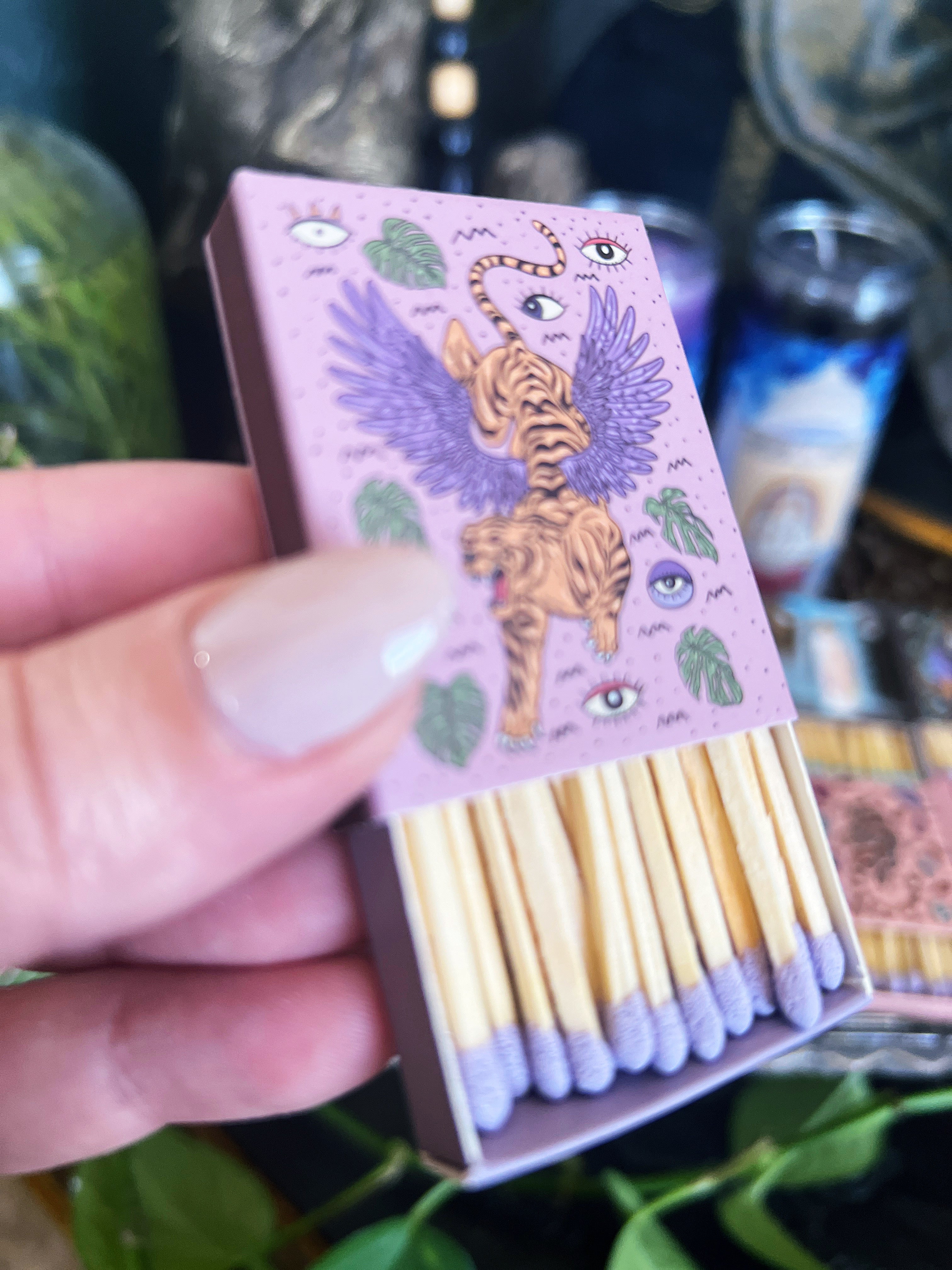 TIGER WITH WINGS << MATCHBOOK >>