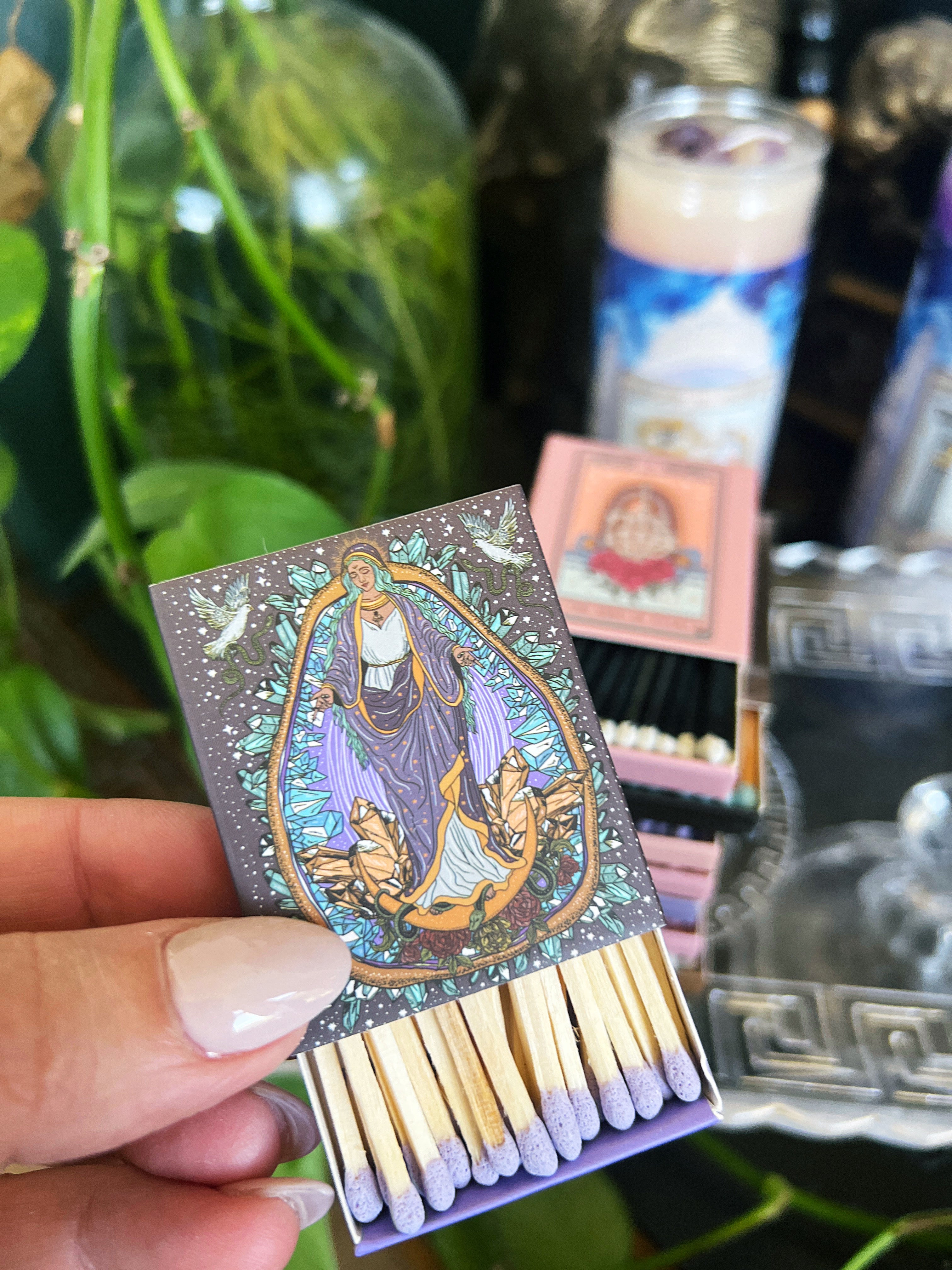 MARY WITH CRYSTALS << MATCHBOOK >>