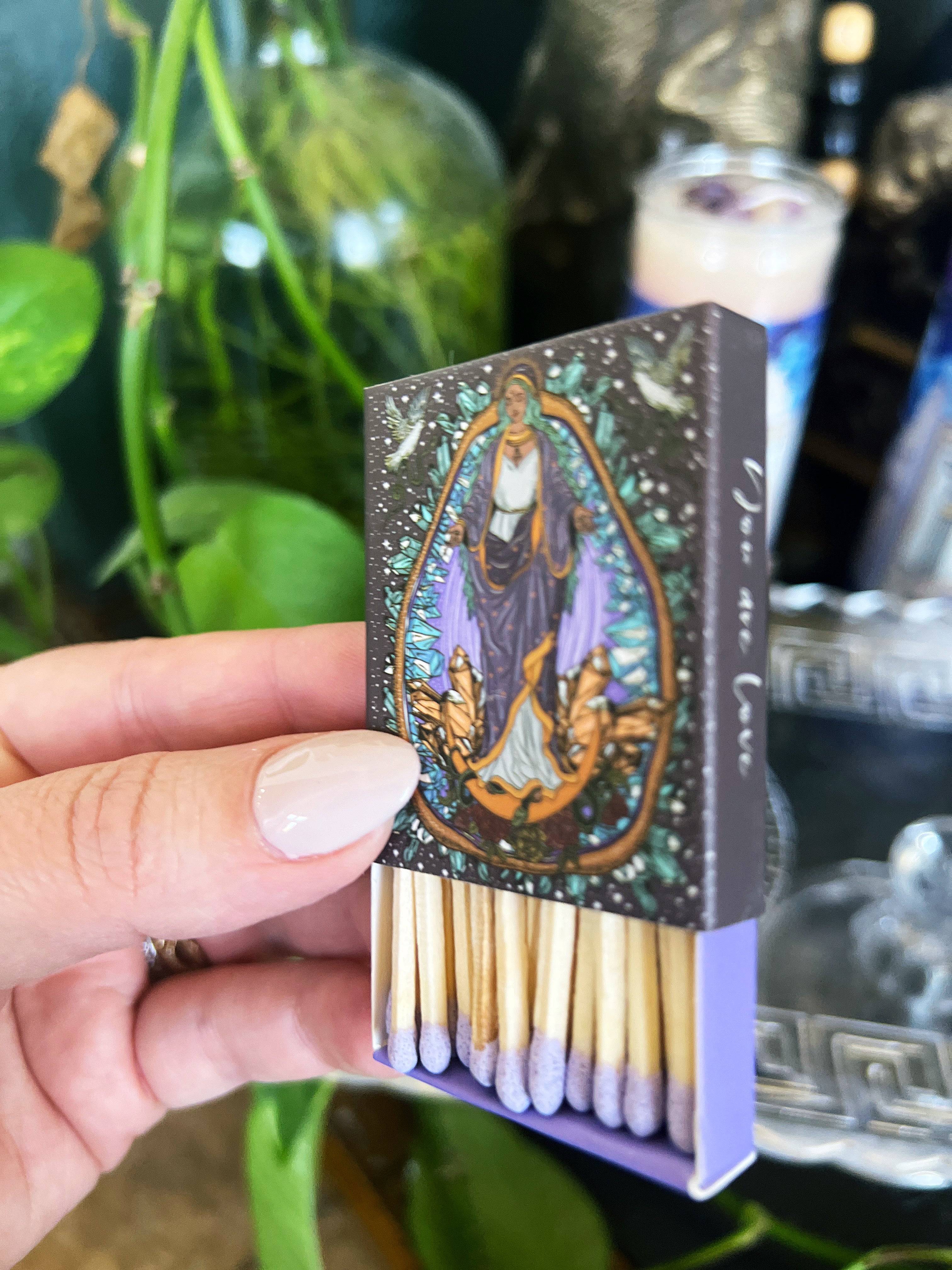 MARY WITH CRYSTALS << MATCHBOOK >>