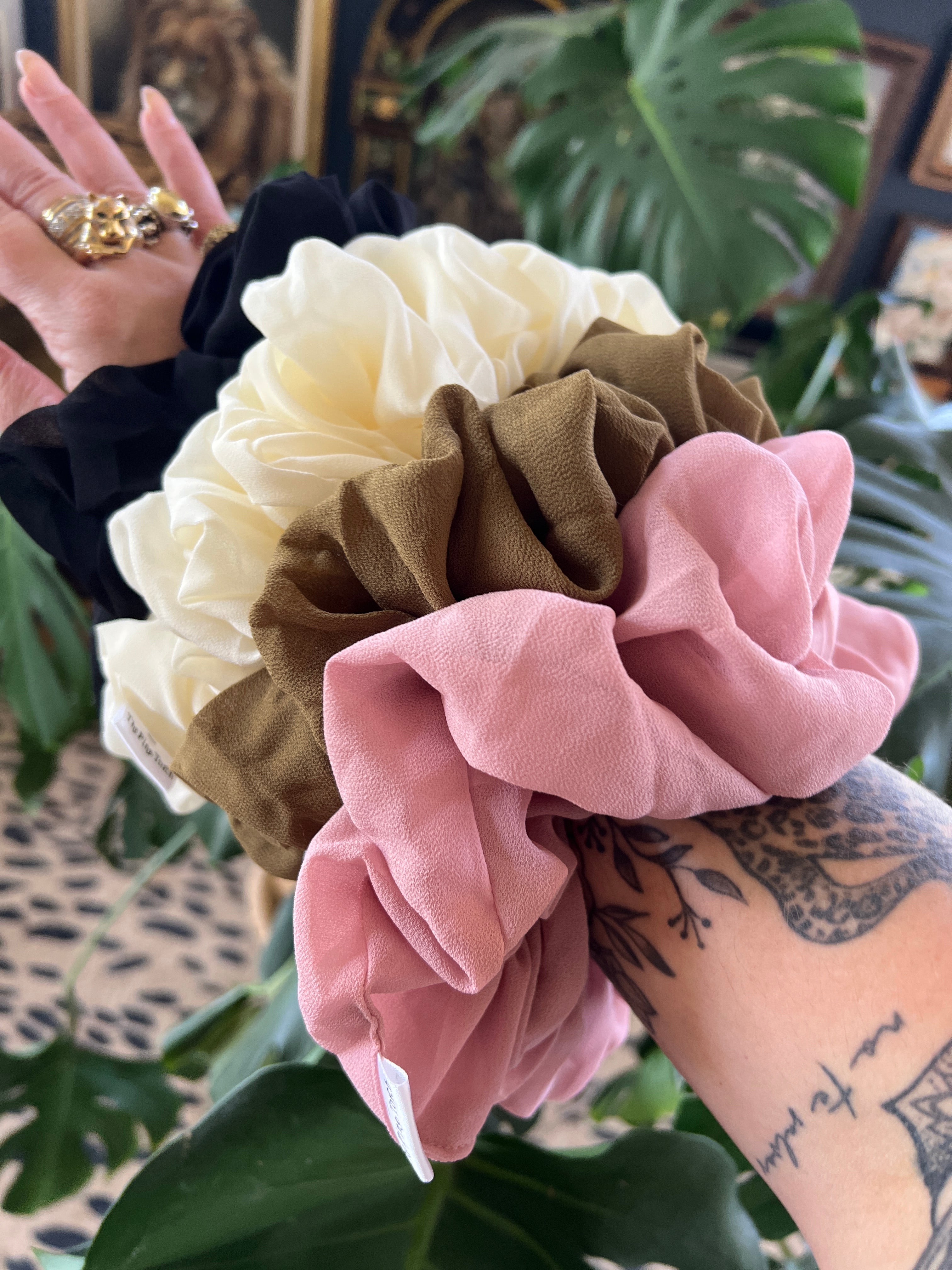 << CREAM >> CHIFFON JUMBO HAIR SCRUNCHIE