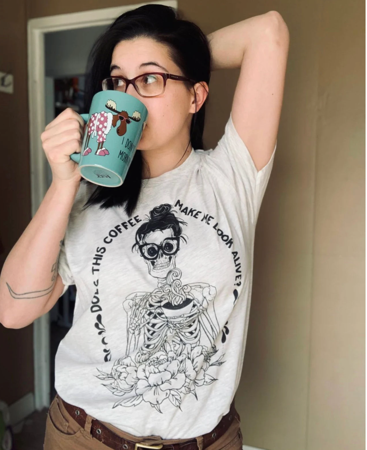 DOES THIS COFFEE MAKE ME LOOK ALIVE? // UNISEX TEE