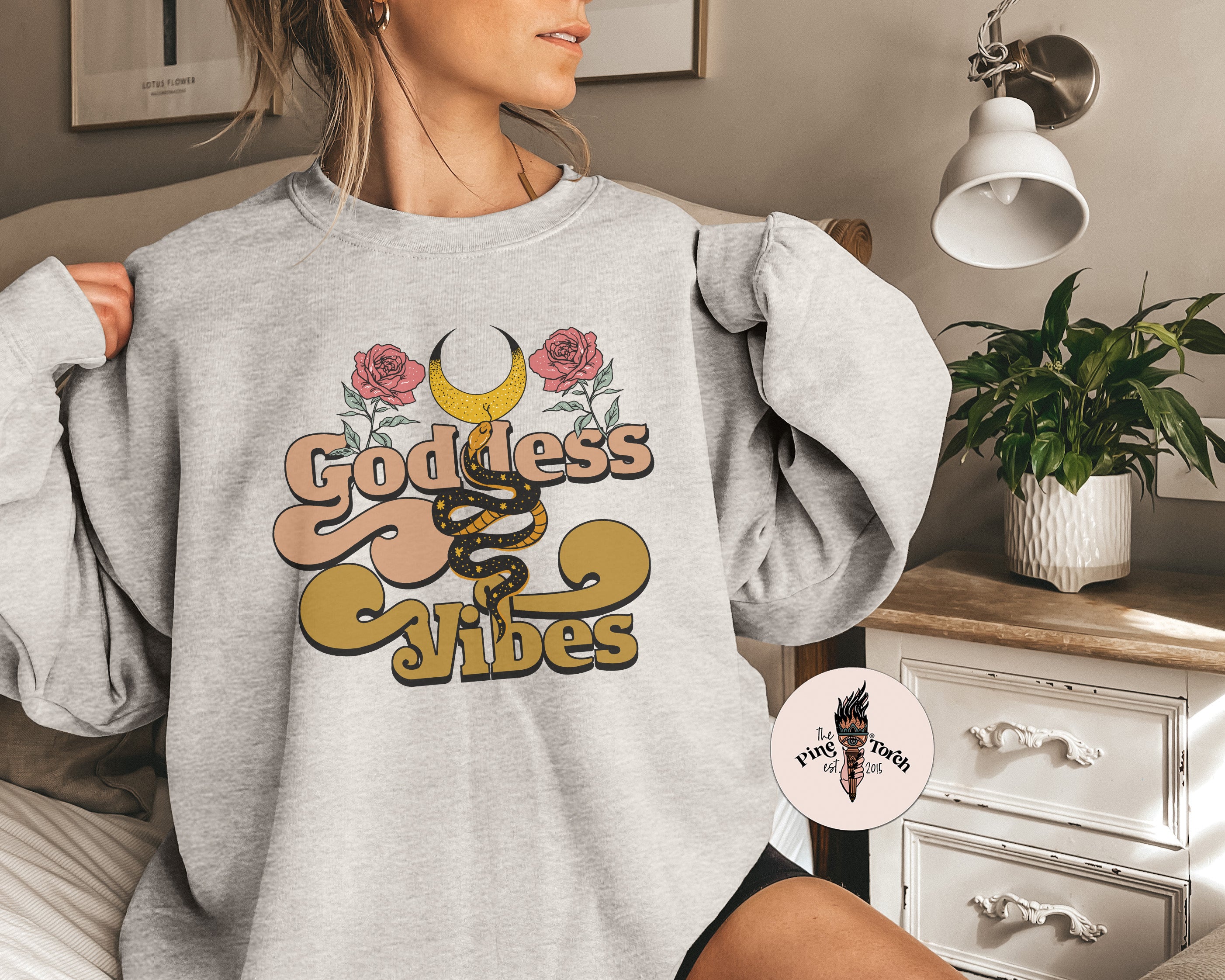 GODDESS VIBES // UNISEX PULLOVER