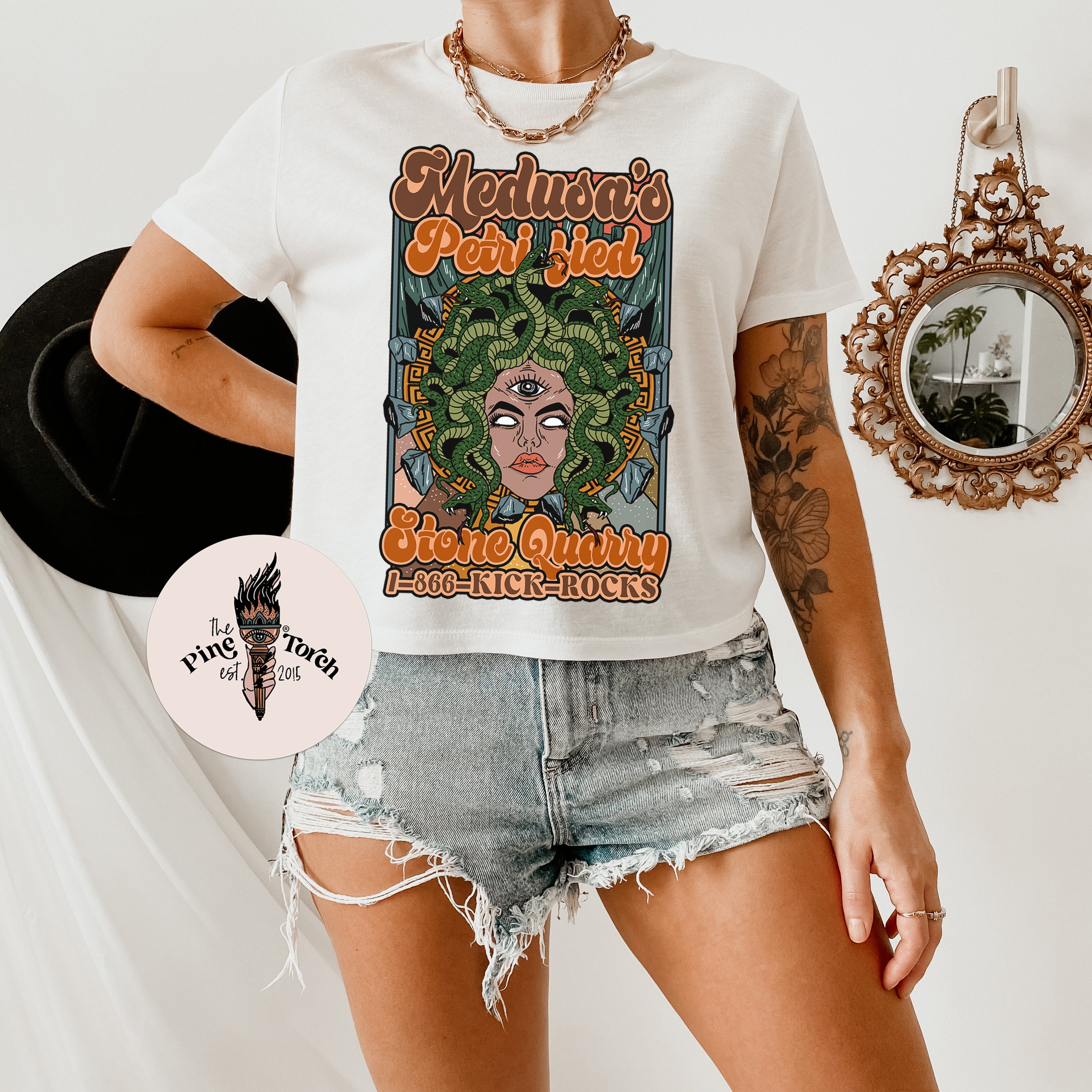 « MEDUSA'S PETRIFIED STONE QUARRY » FLOWY CROP TEE
