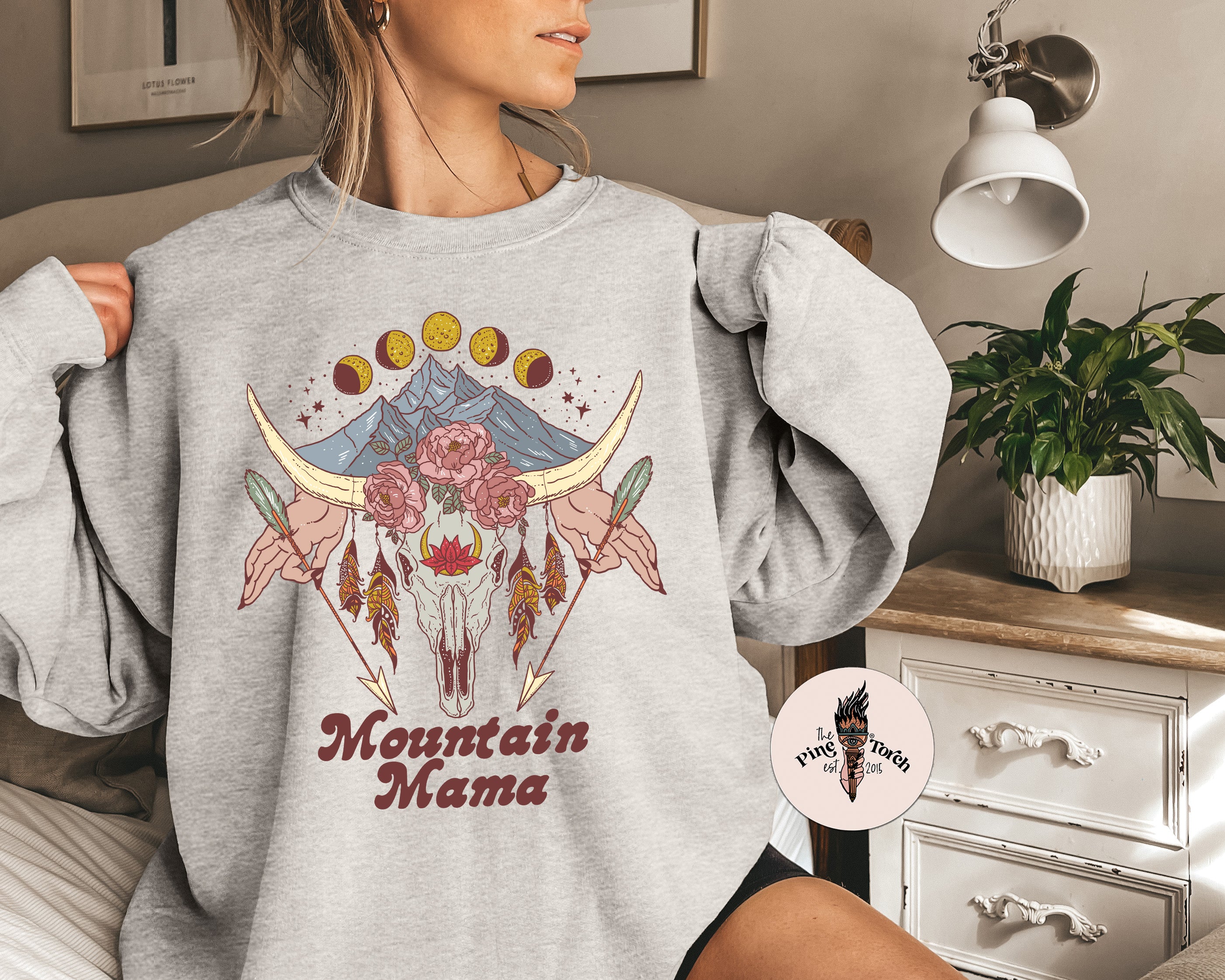 MOUNTAIN MAMA // UNISEX PULLOVER