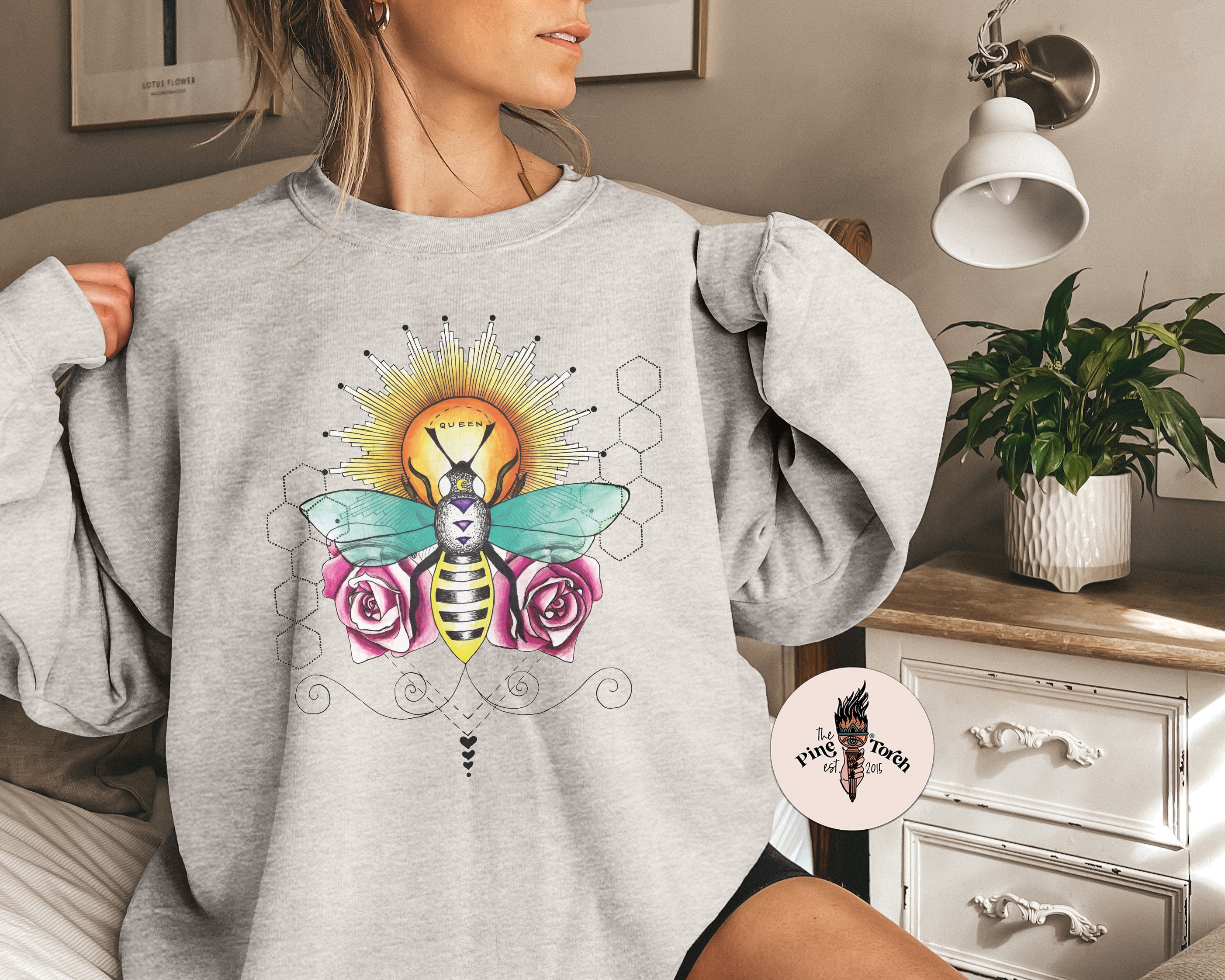 QUEEN BEE // UNISEX PULLOVER