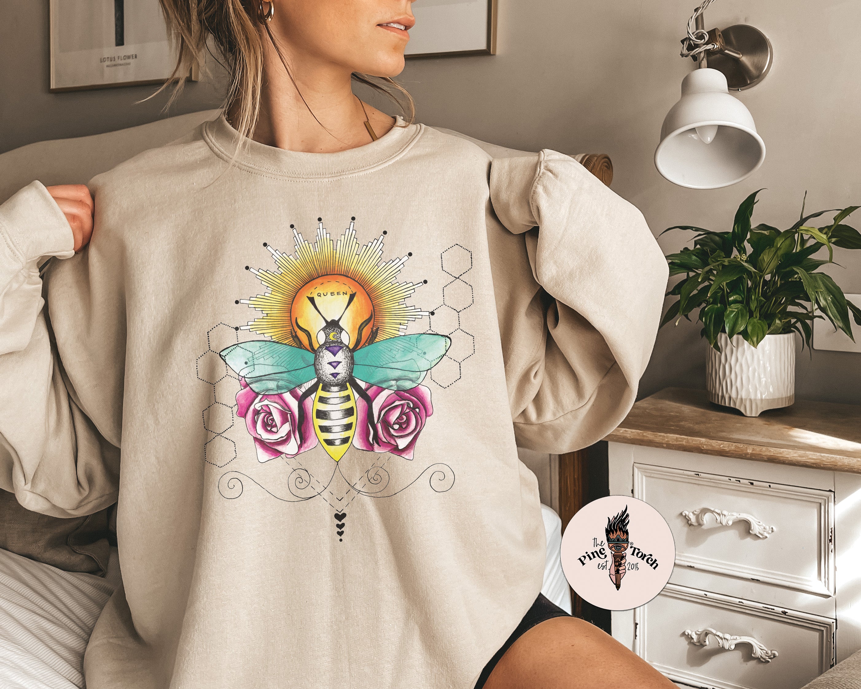 QUEEN BEE // UNISEX PULLOVER