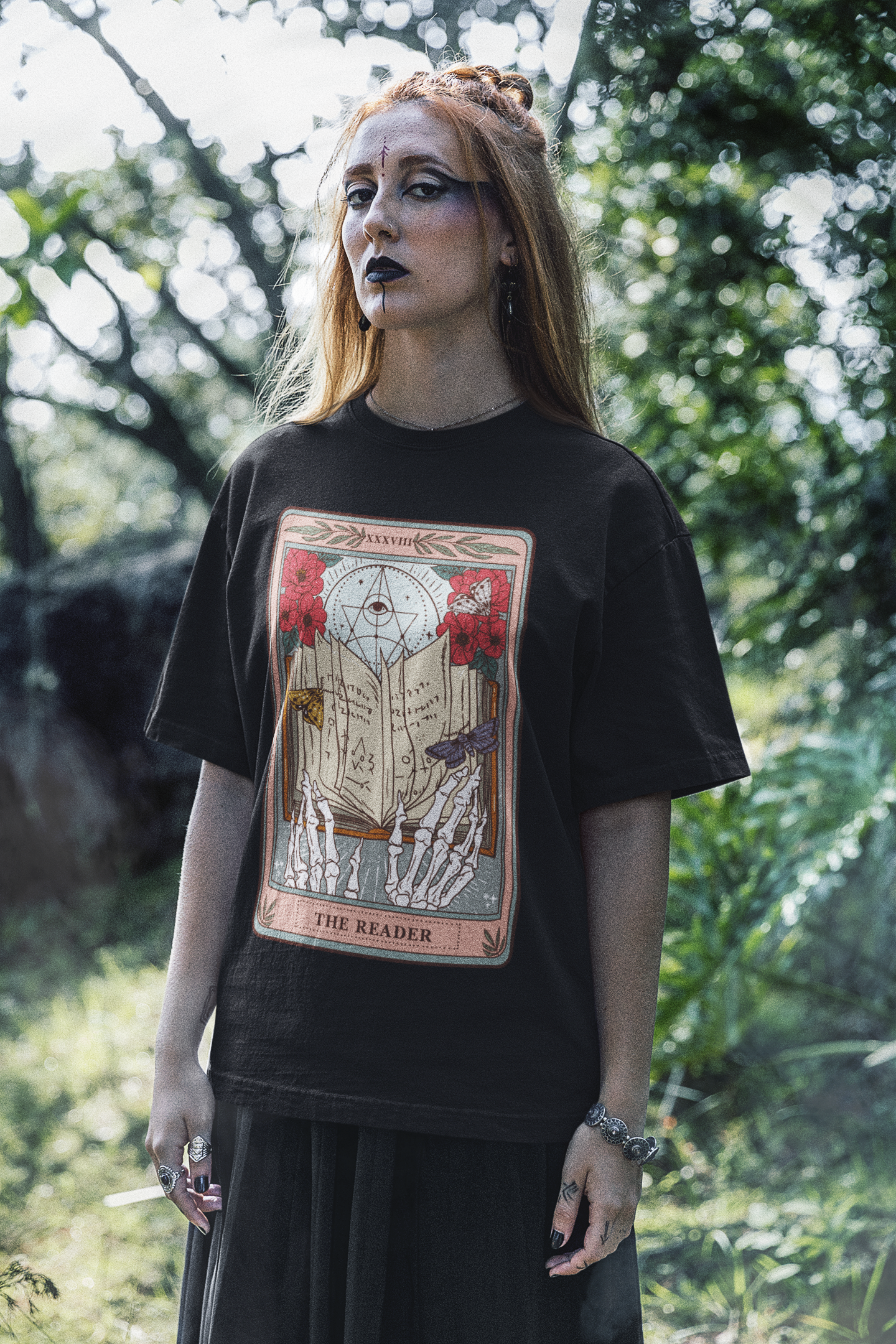 THE READER // UNISEX TEE