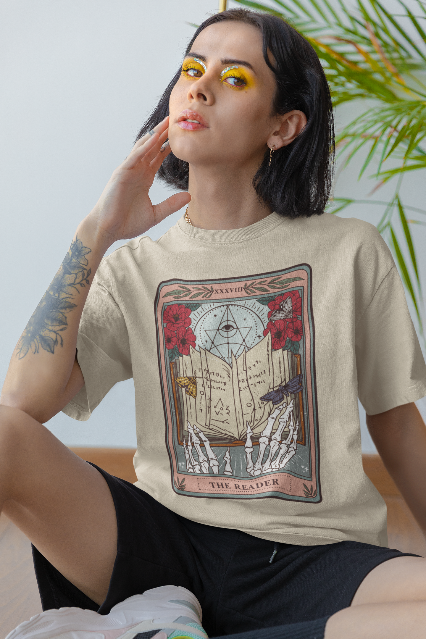THE READER // UNISEX TEE