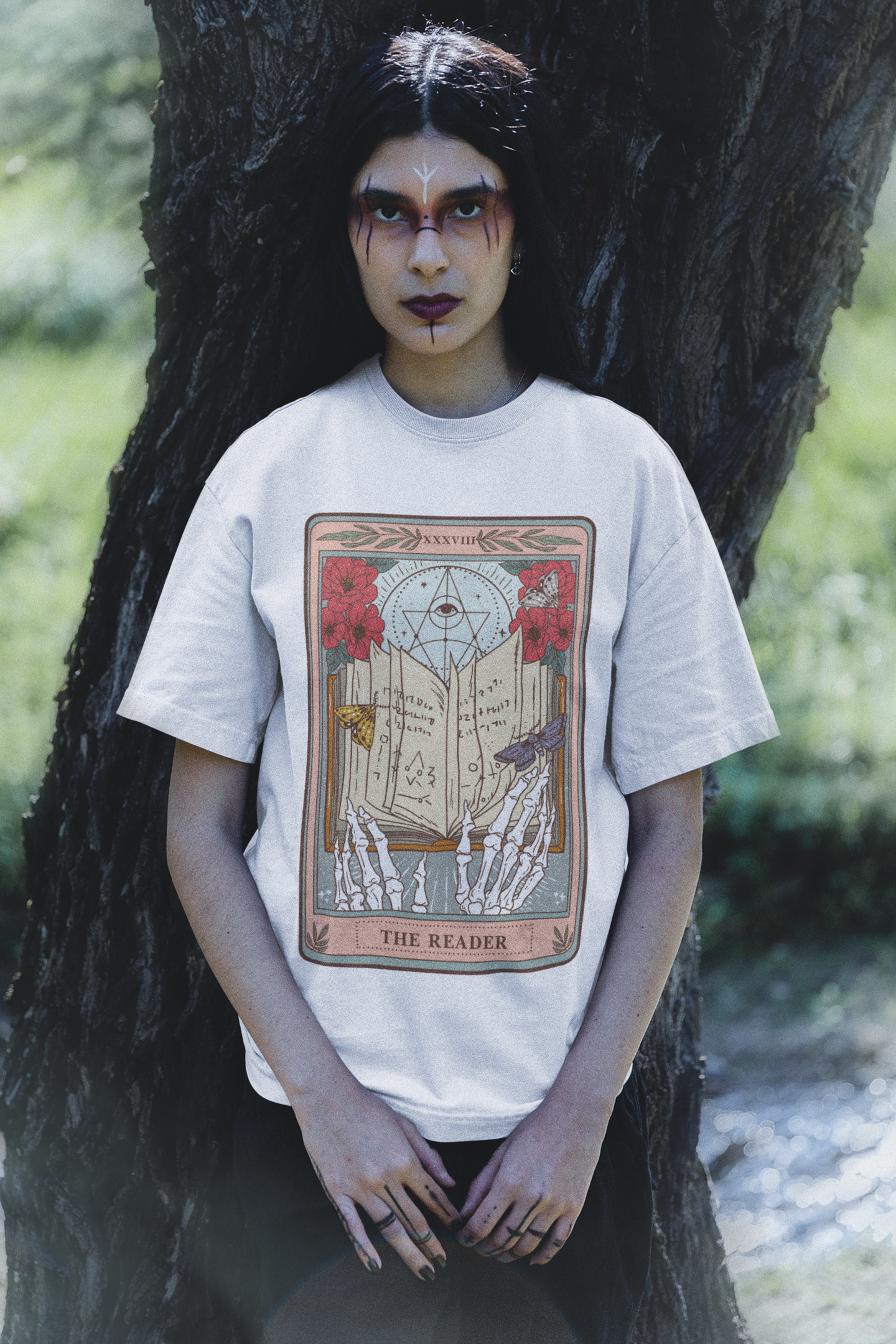 THE READER // UNISEX TEE