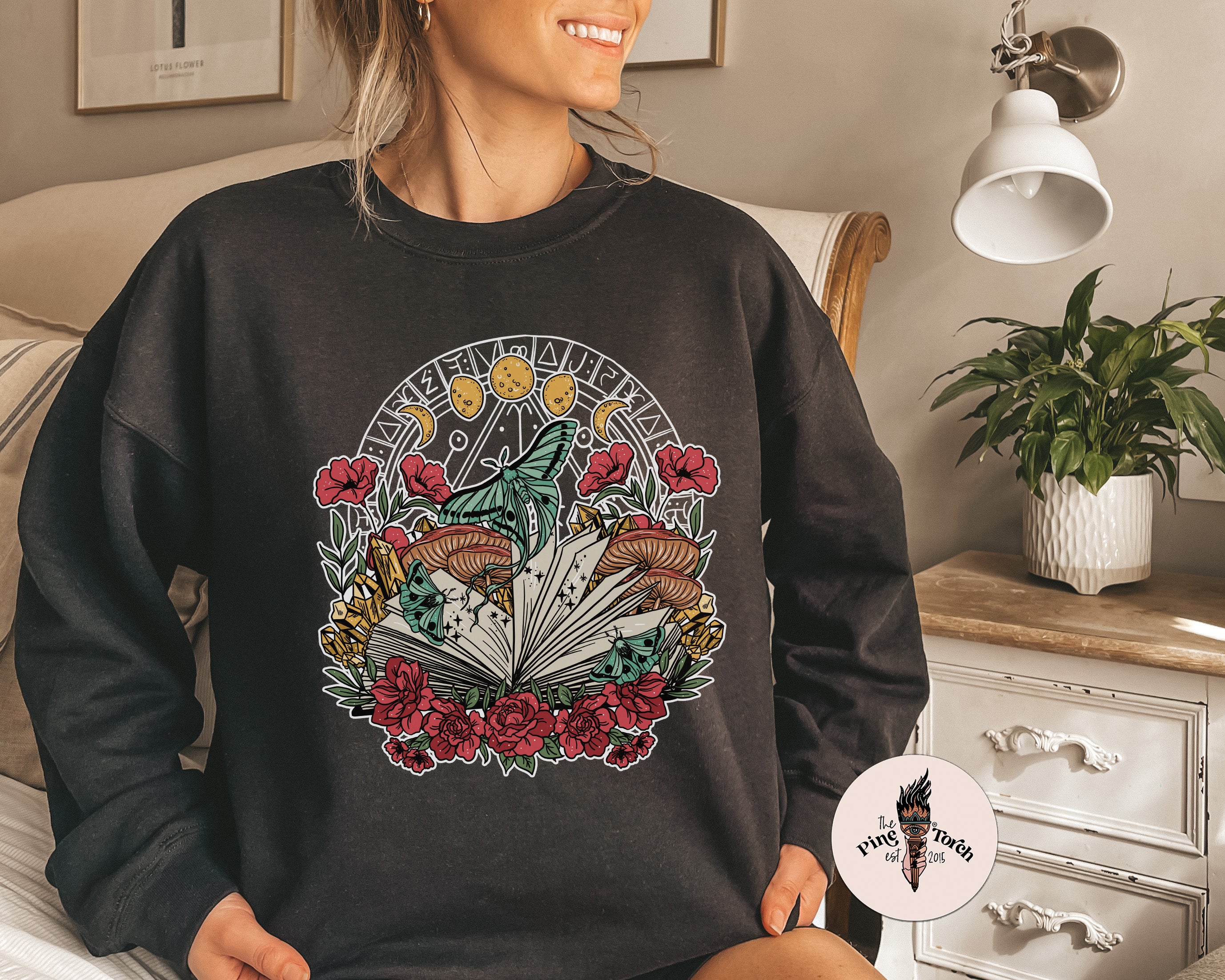 WITCHY BOOK // UNISEX PULLOVER