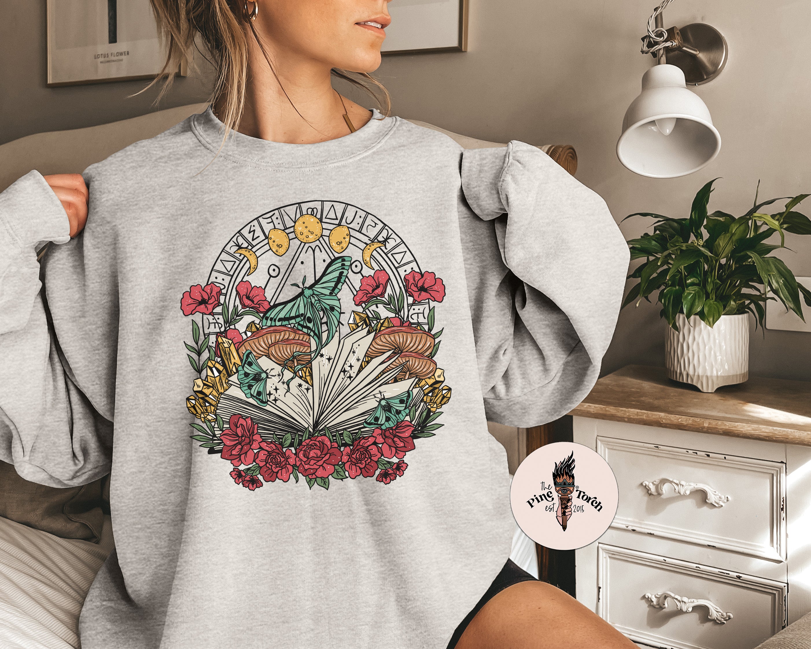 WITCHY BOOK // UNISEX PULLOVER