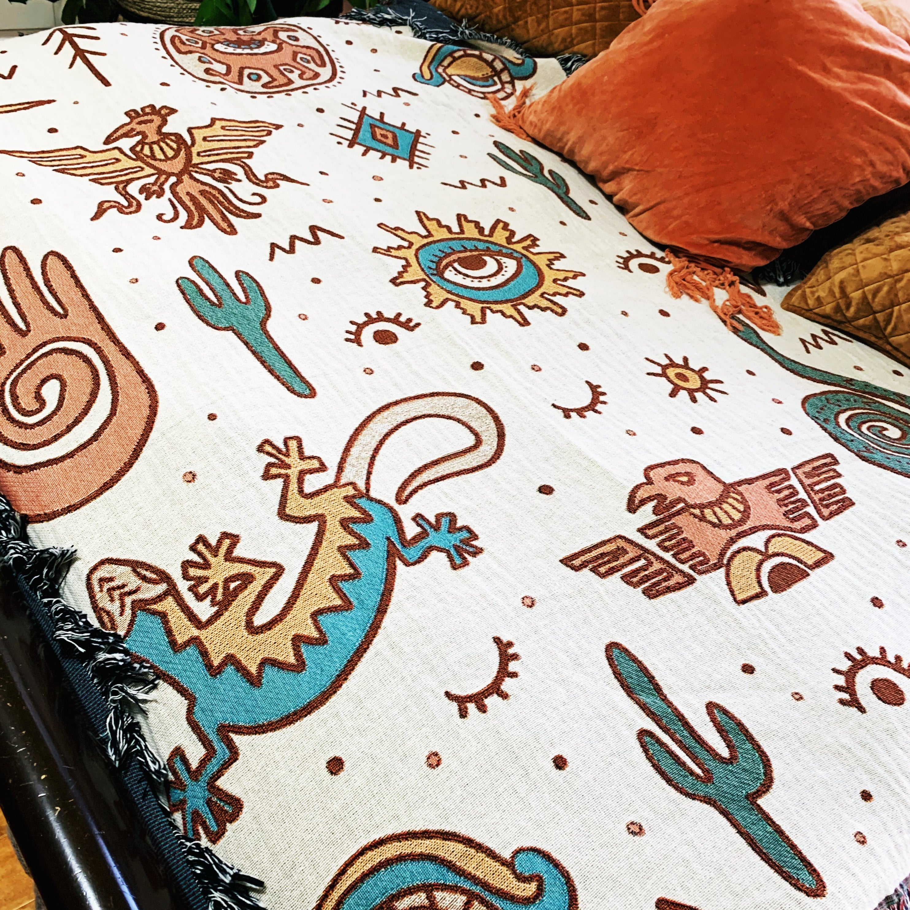 AZTEC-NOLOGY // WOVEN FRINGE BLANKET