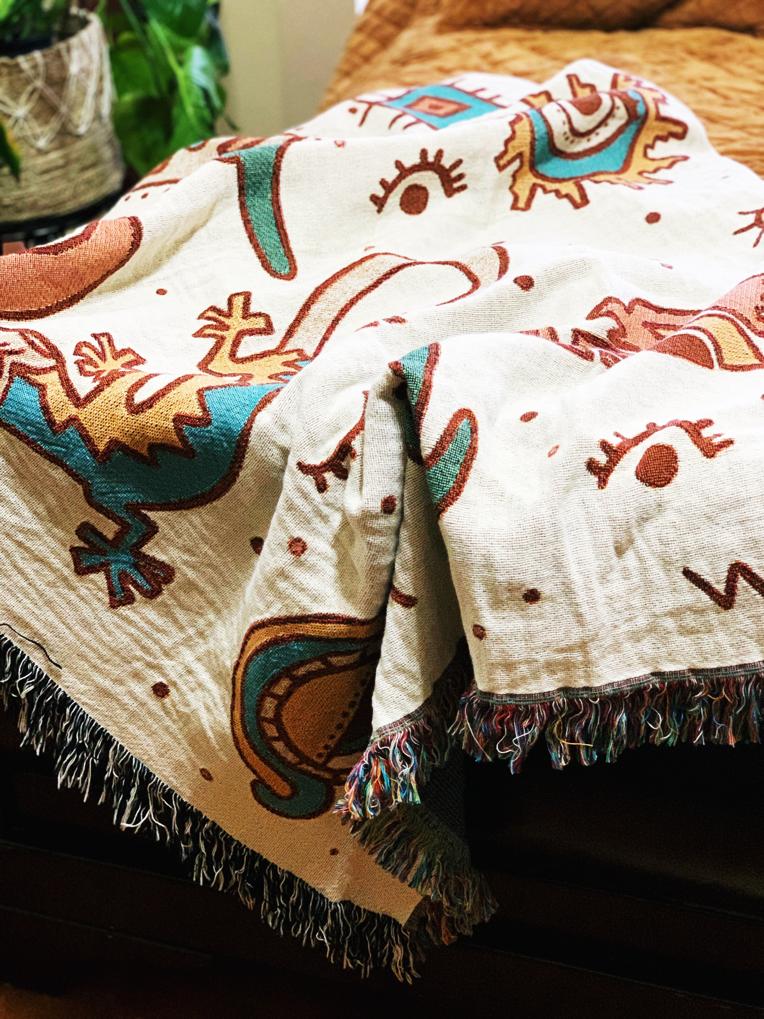 AZTEC-NOLOGY // WOVEN FRINGE BLANKET