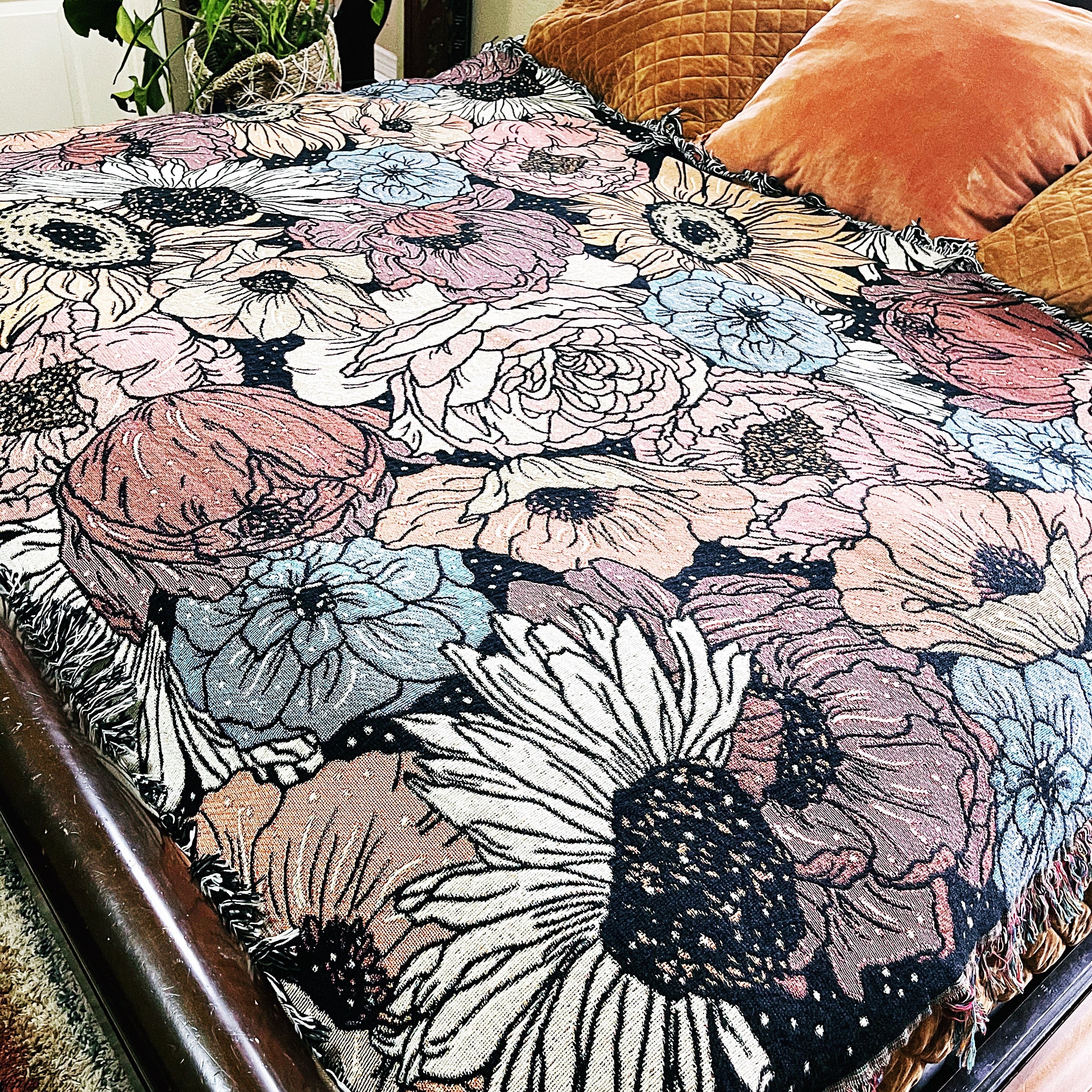 RETRO FLORAL // WOVEN FRINGE BLANKET