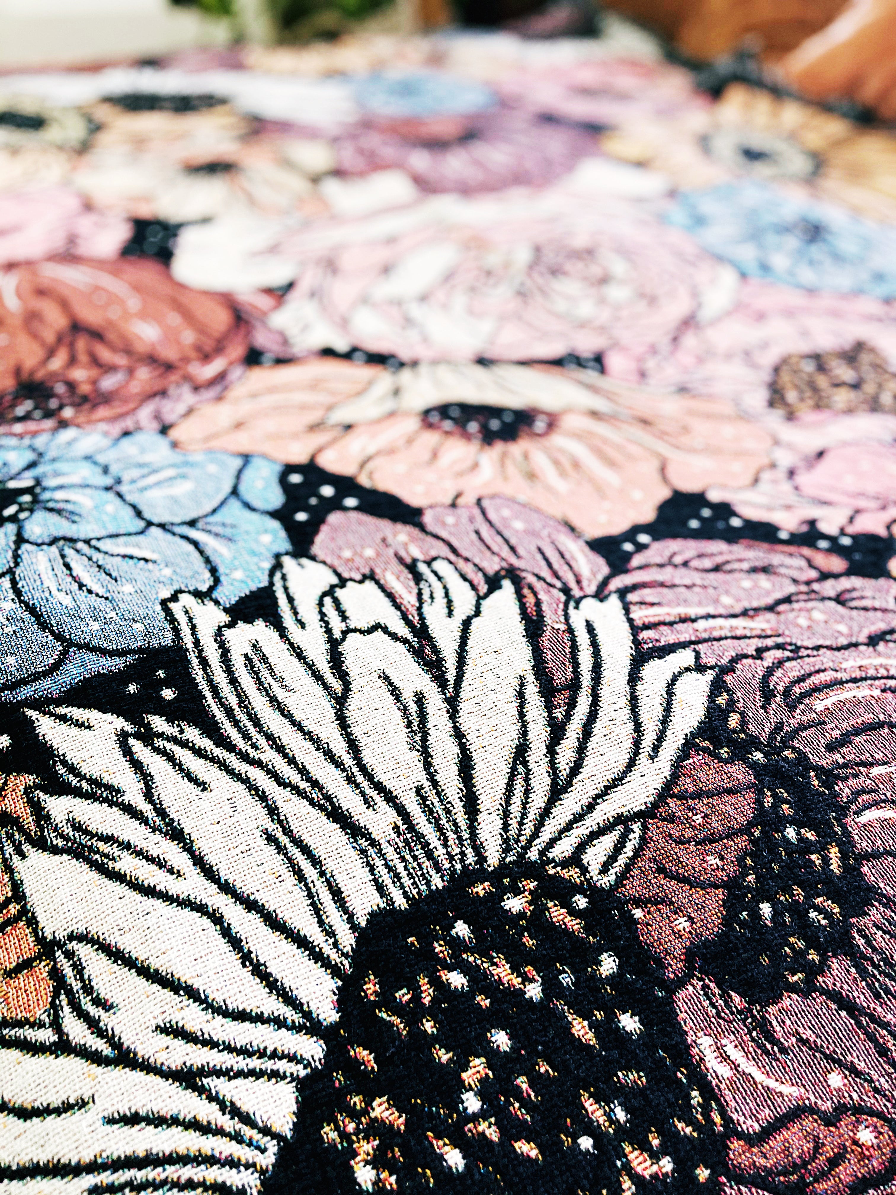 RETRO FLORAL // WOVEN FRINGE BLANKET