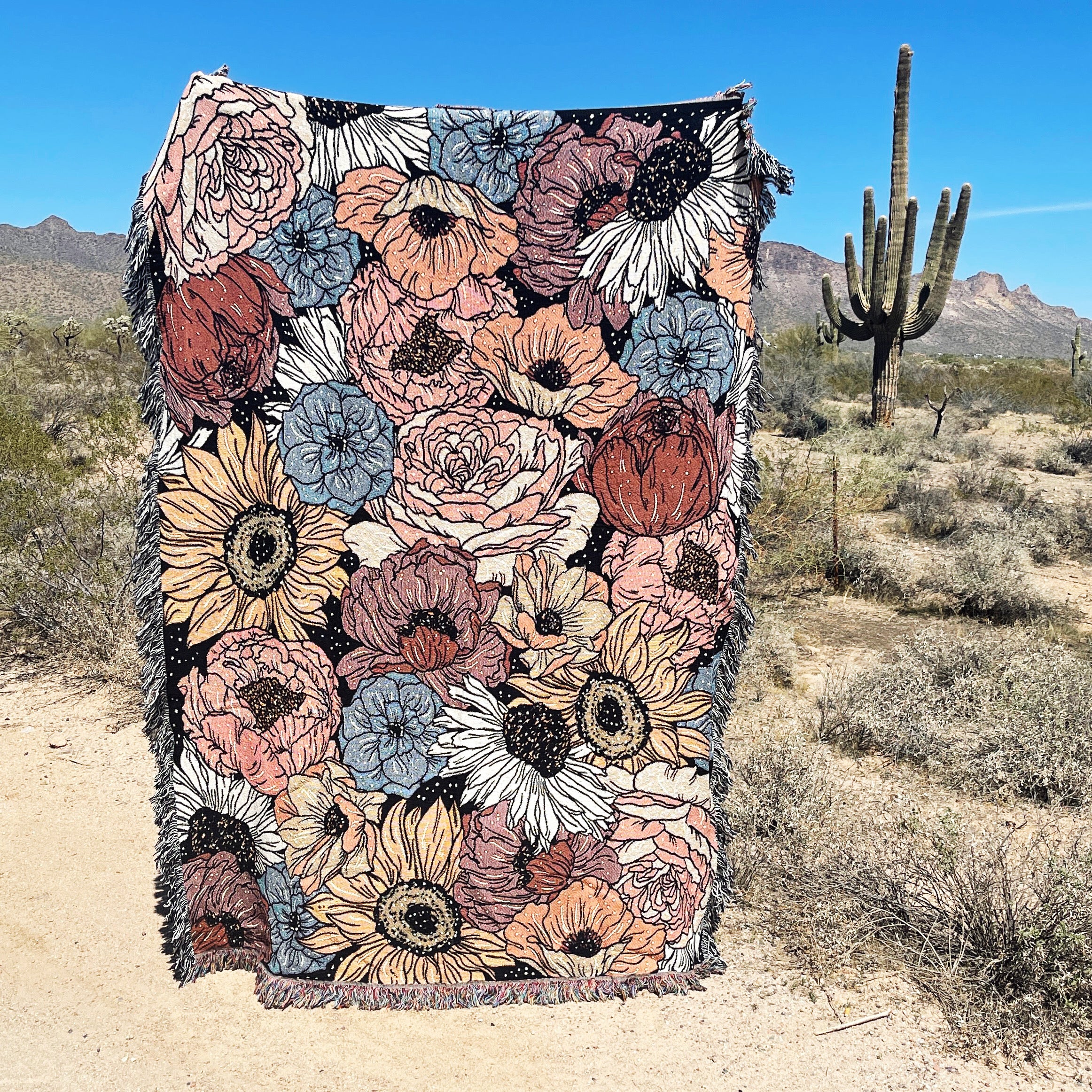 RETRO FLORAL // WOVEN FRINGE BLANKET