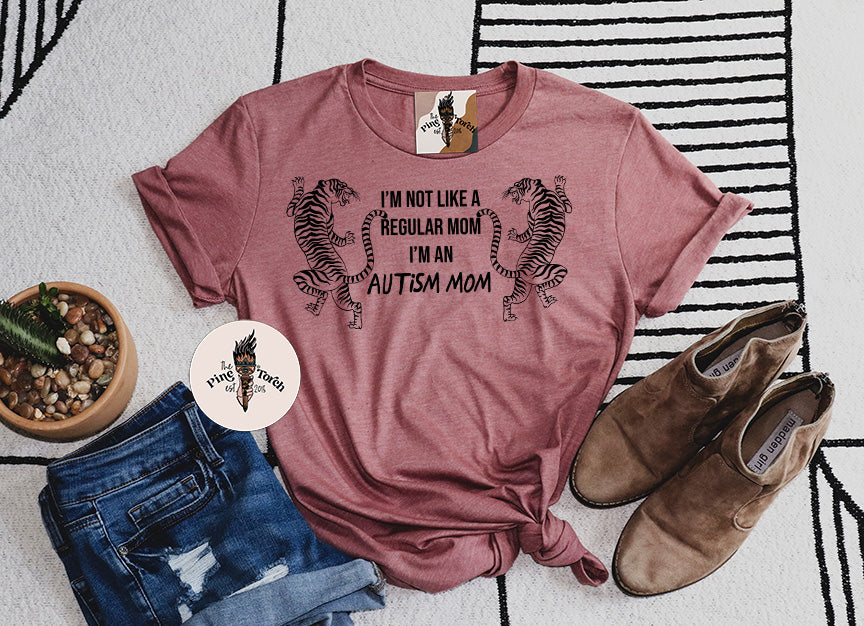 « I'M NOT LIKE A REGULAR MOM I'M AN AUTISM MOM » UNISEX TEE