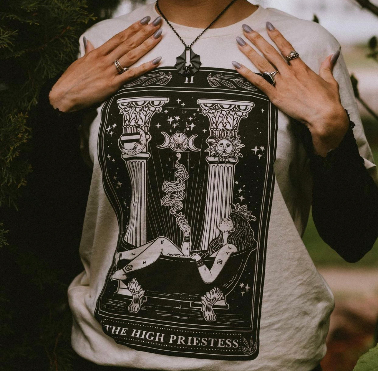 « THE HIGH PRIESTESS » UNISEX TEE