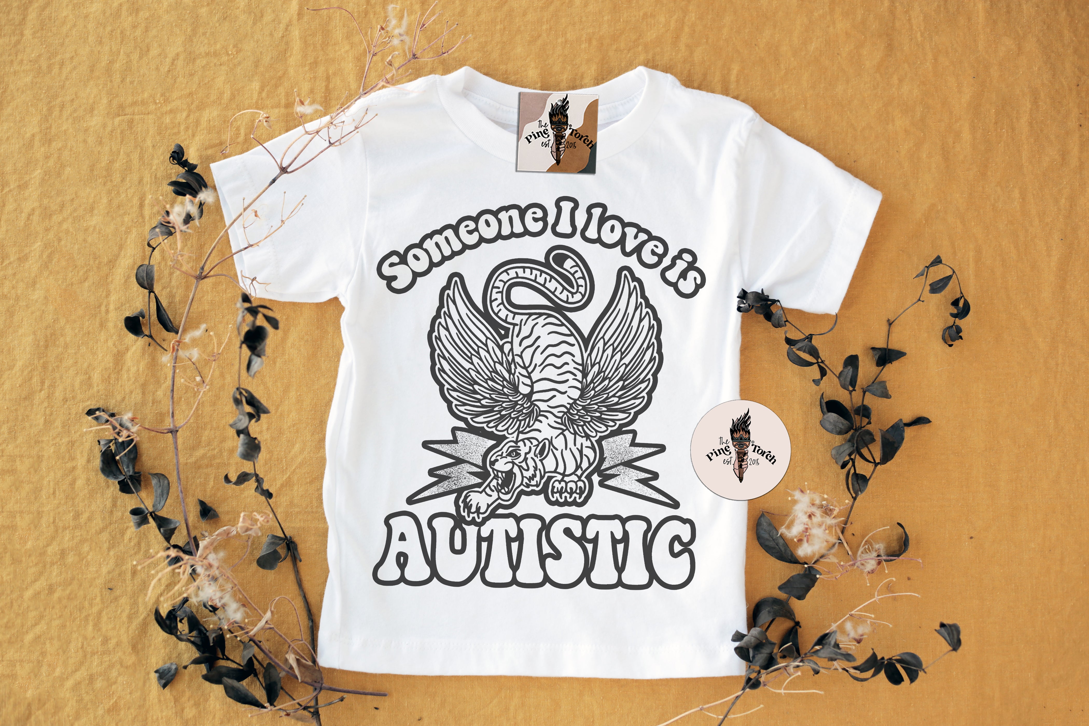 « SOMEBODY I LOVE IS AUTISTIC (TIGER) » KIDS/YOUTH TEE
