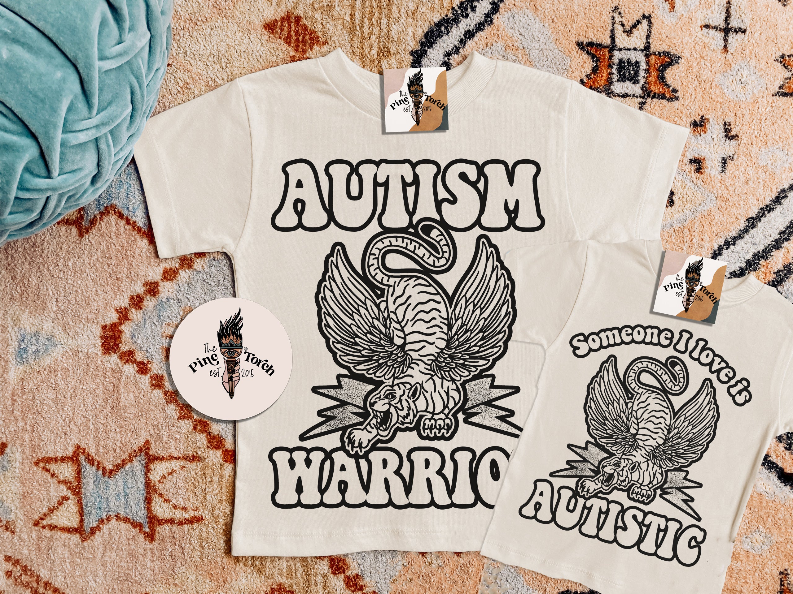 « SOMEBODY I LOVE IS AUTISTIC (TIGER) » KIDS/YOUTH TEE