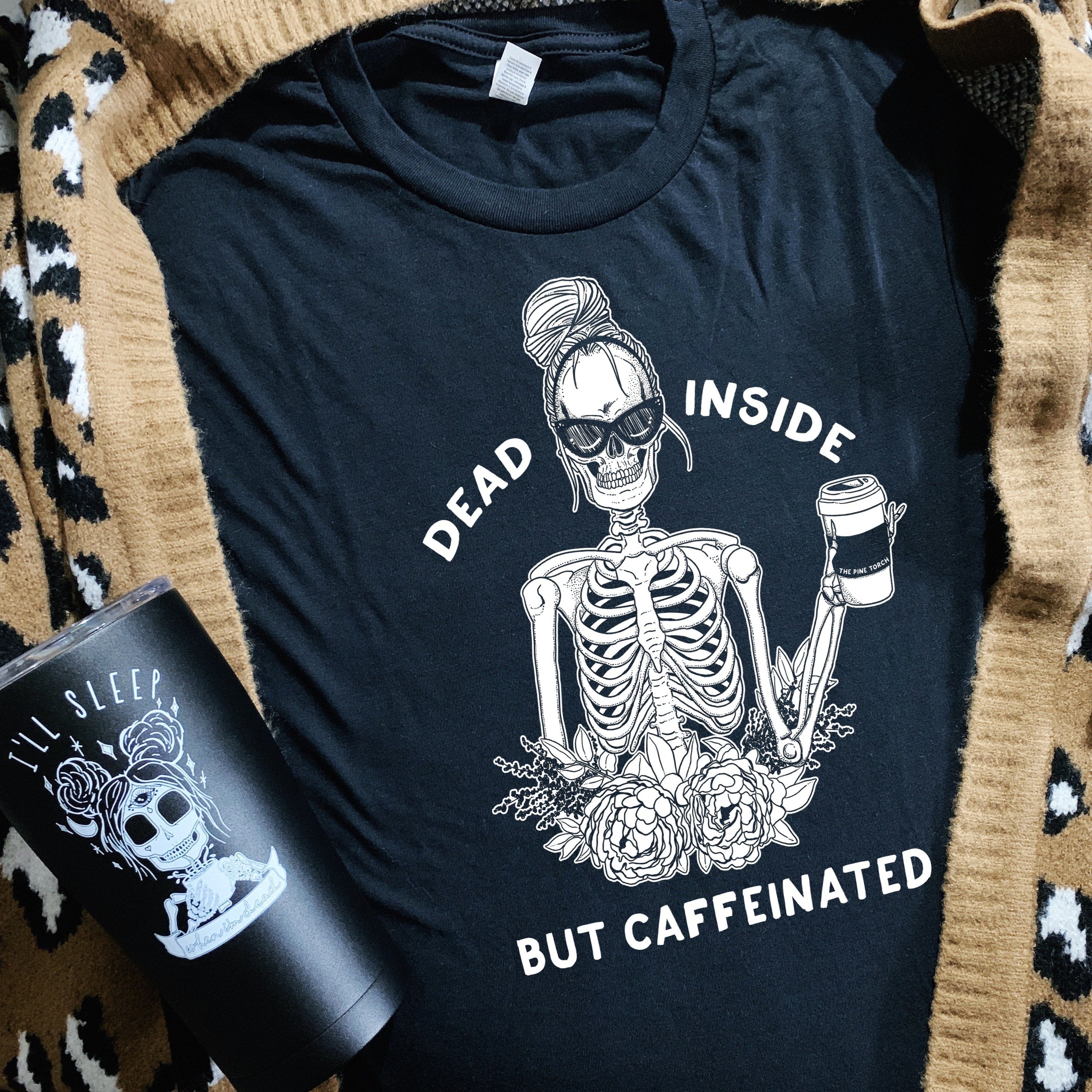 « DEAD INSIDE BUT CAFFEINATED » UNISEX TEE