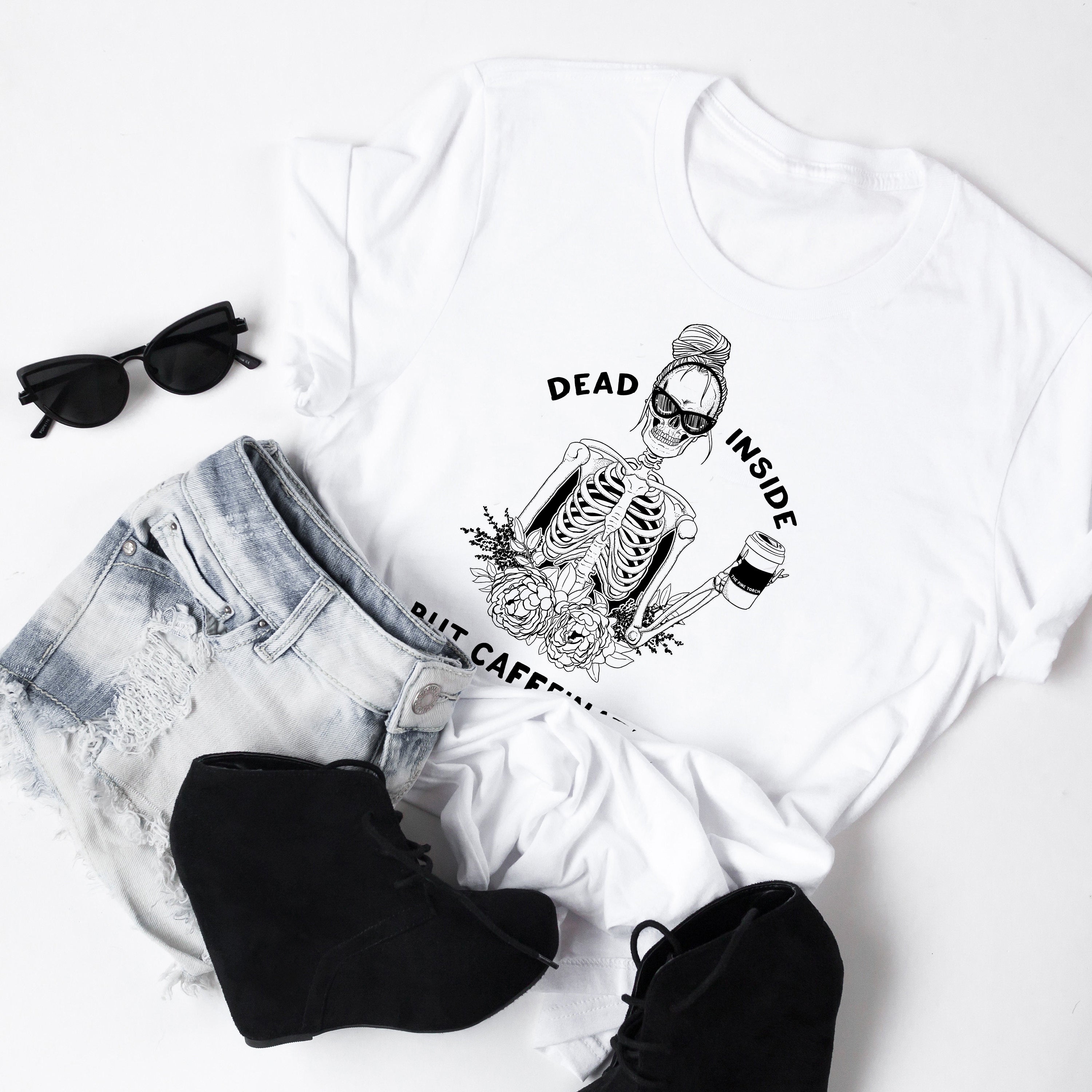 « DEAD INSIDE BUT CAFFEINATED » UNISEX TEE