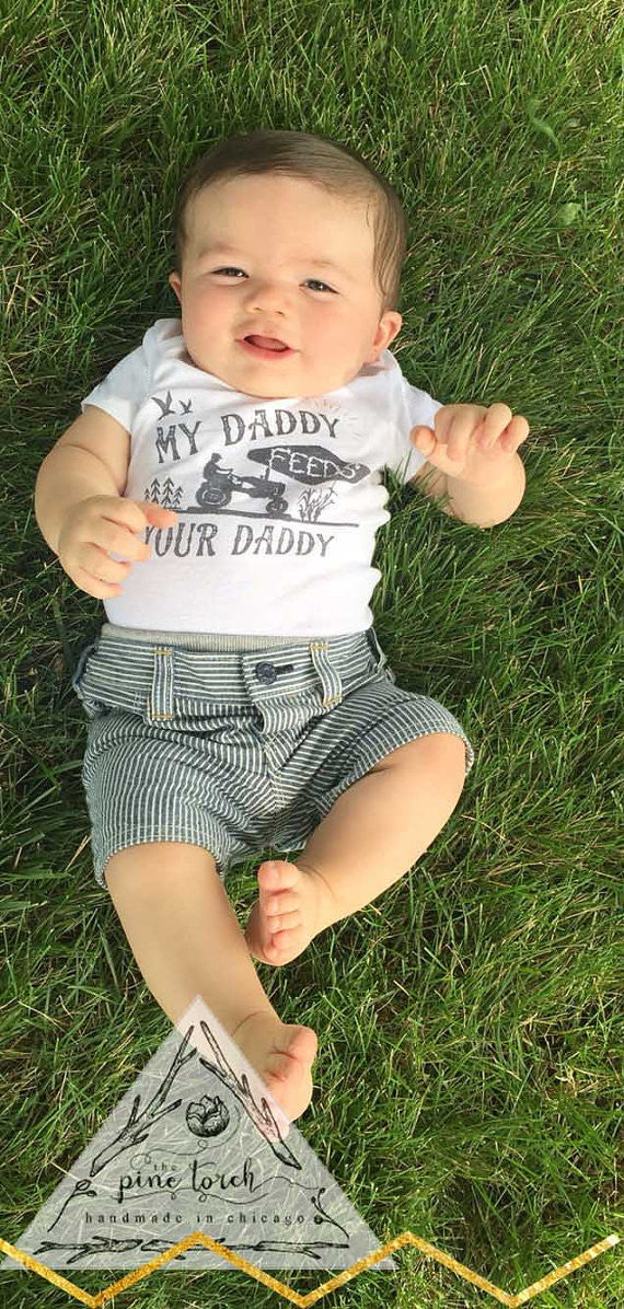 « MY DADDY FEEDS YOUR DADDY » BODYSUIT