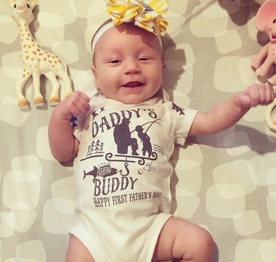 « DADDY'S/GRANDPA'S LITTLE FISHING BUDDY » BODYSUIT