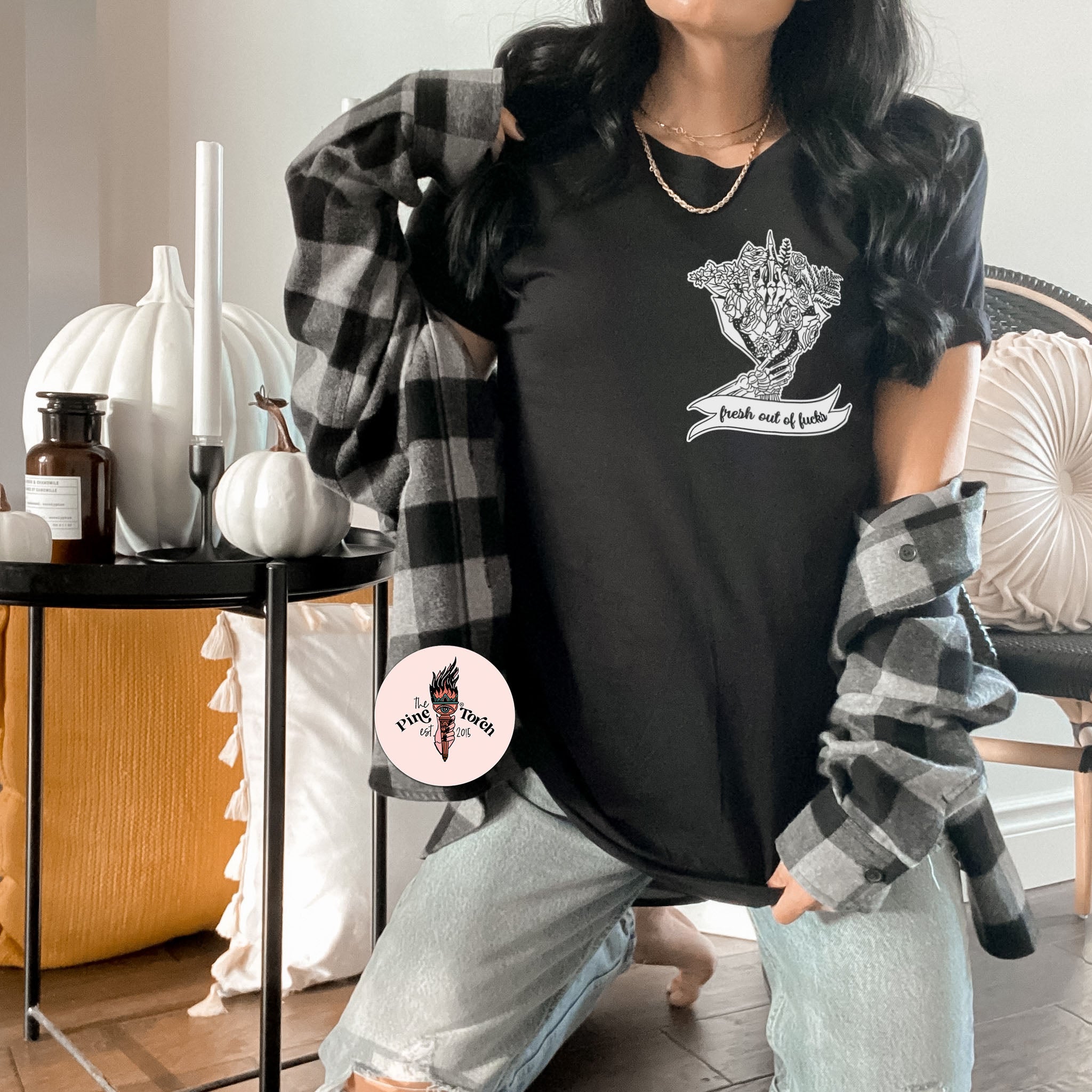 « FRESH OUT OF FUCKS (POCKET) » UNISEX TEE