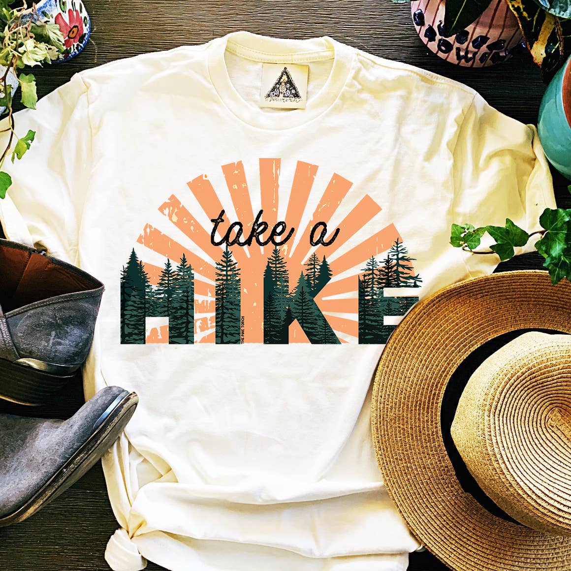 « TAKE A HIKE » CREAM UNISEX TEE