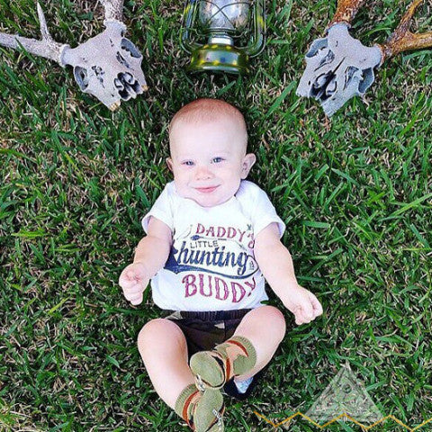 « DADDY'S LITTLE HUNTING BUDDY » BODYSUIT