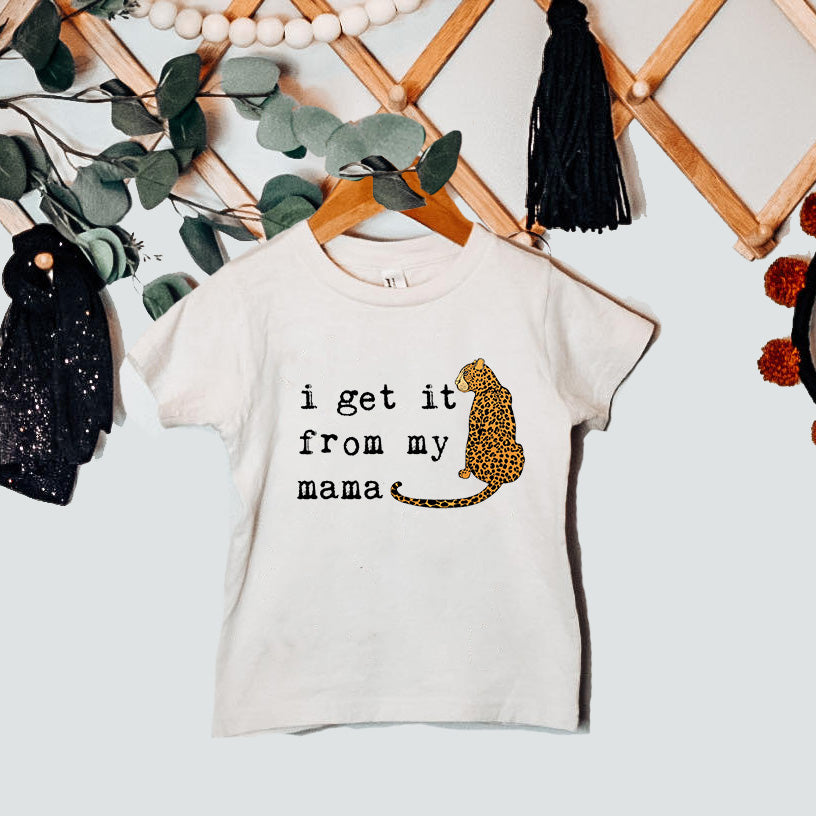 « SHE GETS IT FROM HER MAMA » UNISEX TEE