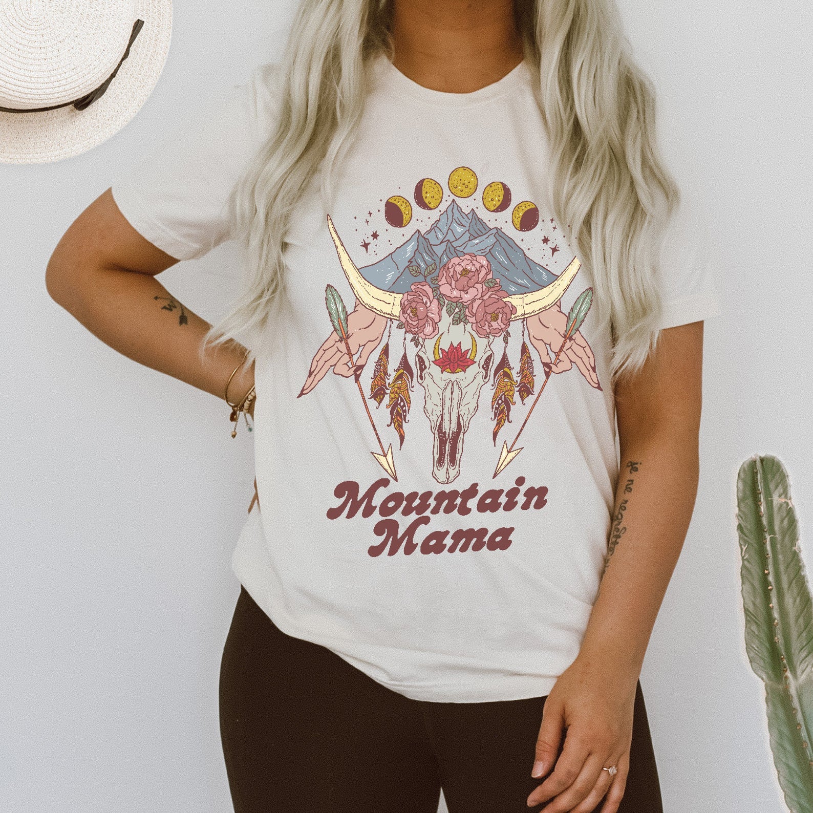 « MOUNTAIN MAMA » UNISEX CREAM TEE