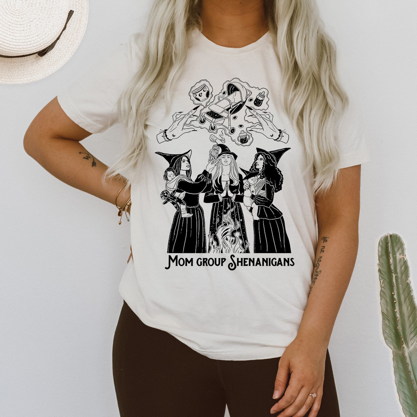 « MOM GROUP SHENANIGANS » UNISEX CREAM TEE