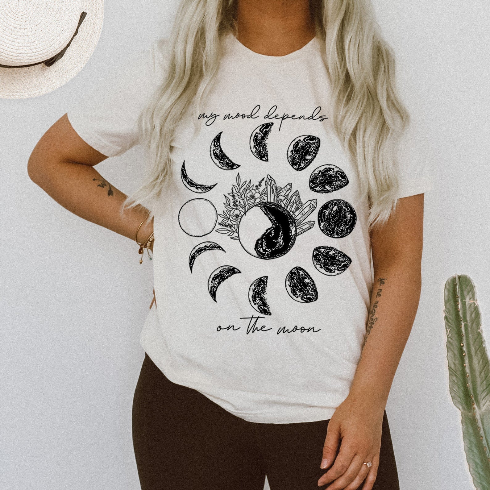 « MY MOOD DEPENDS ON THE MOON » UNISEX TEE