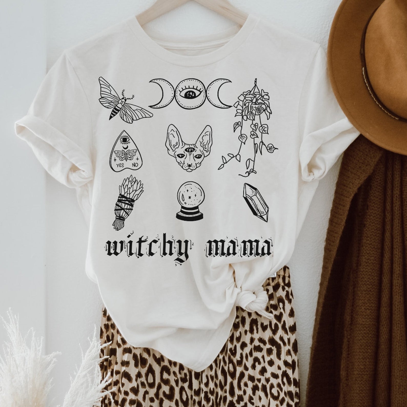 « WITCHY MAMA » UNISEX TEE
