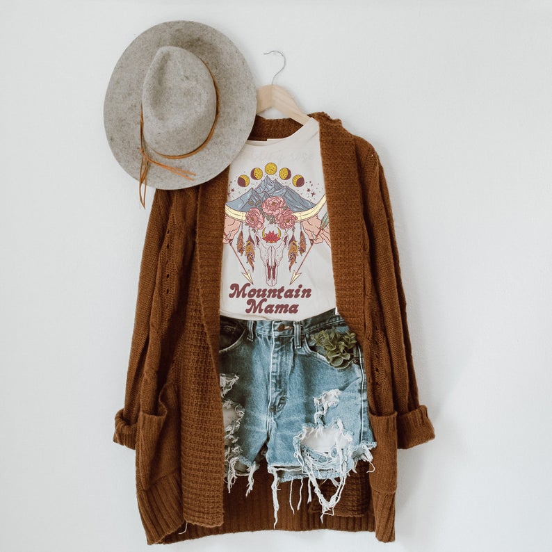 « MOUNTAIN MAMA » UNISEX CREAM TEE