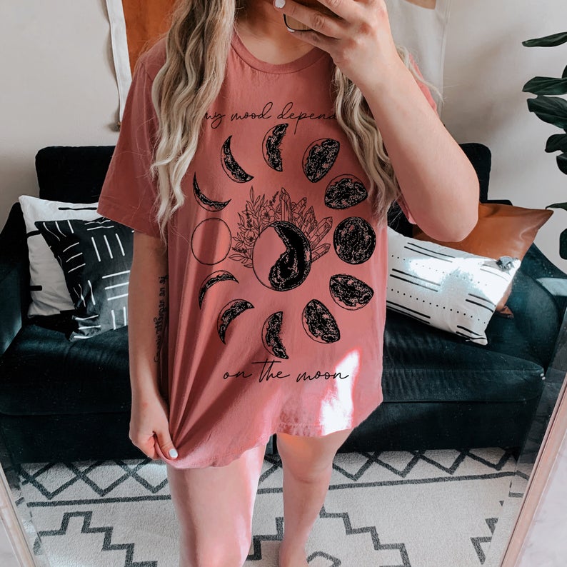 « MY MOOD DEPENDS ON THE MOON » UNISEX TEE