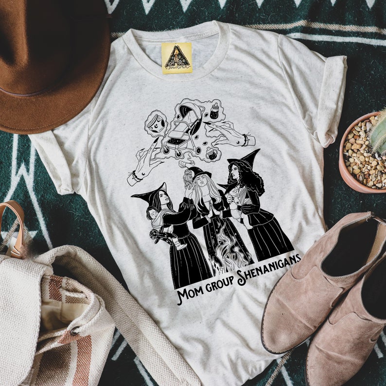 « MOM GROUP SHENANIGANS » UNISEX CREAM TEE