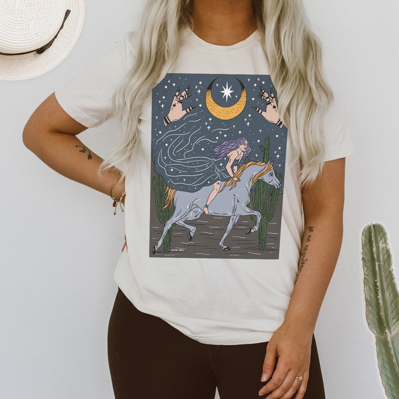 « MIDNIGHT RIDER » UNISEX CREAM TEE