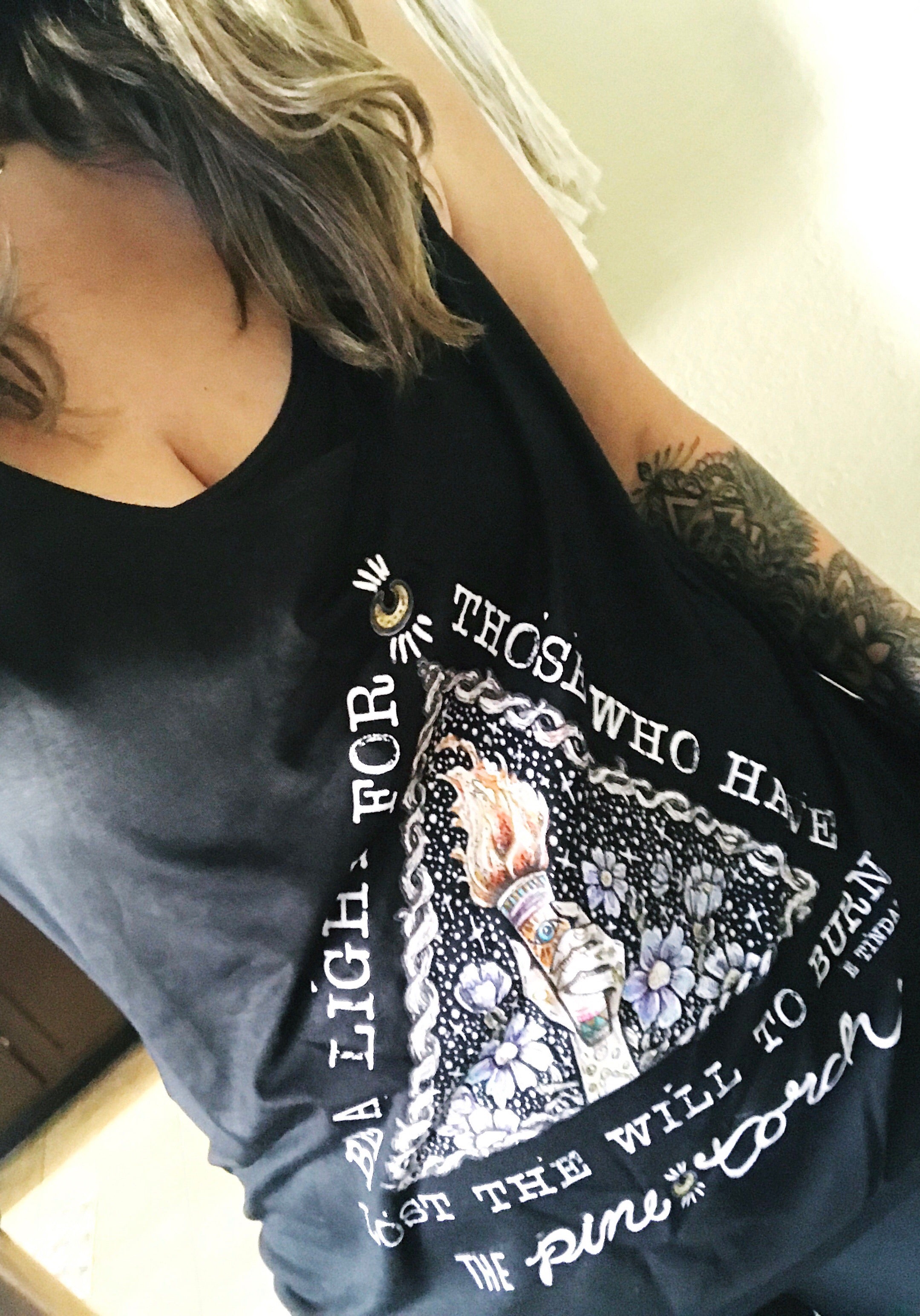 « BE A LIGHT - THE PINE TORCH SIGNATURE » SLOUCHY TANK