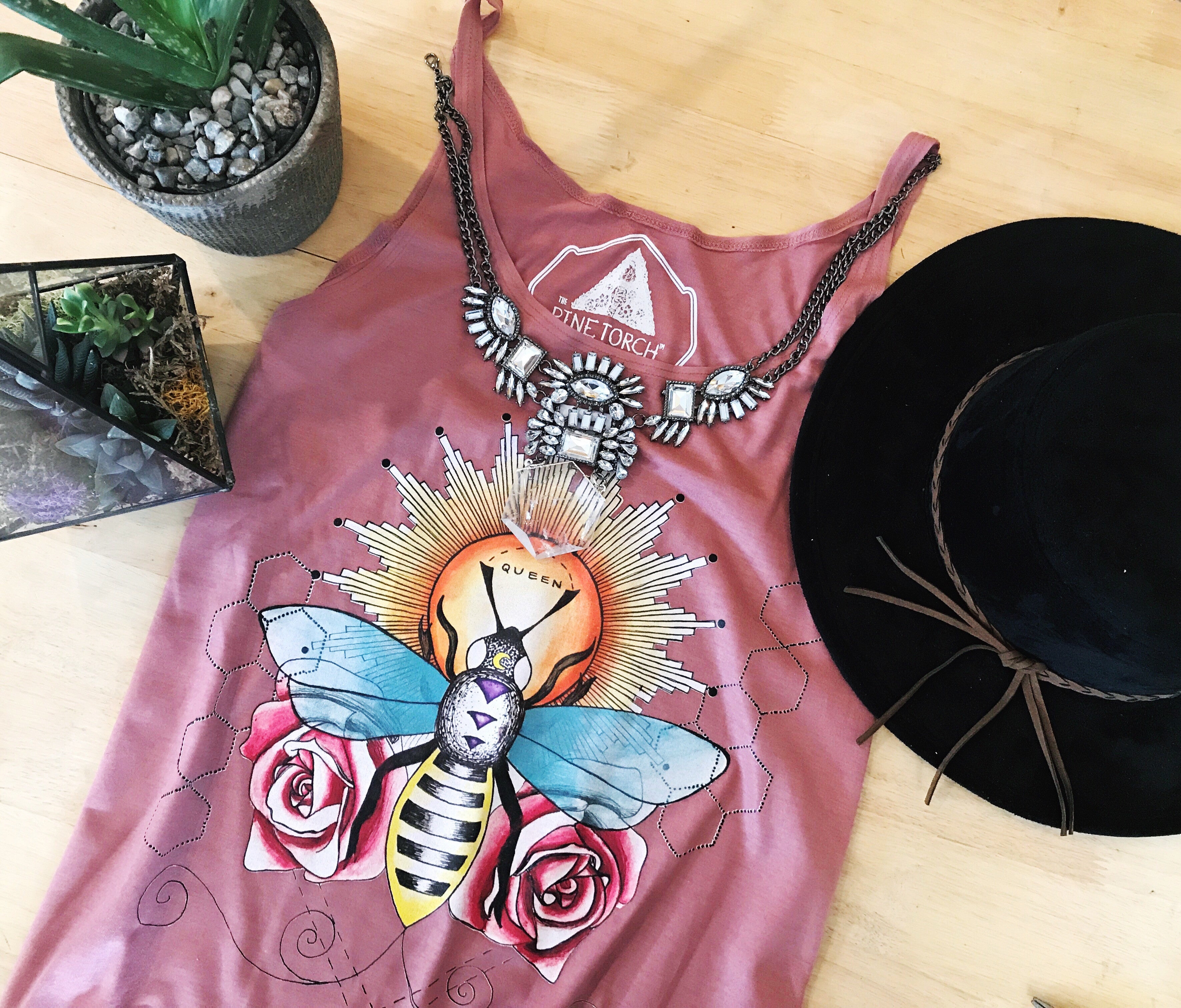 « QUEEN BEE » WOMEN'S SLOUCHY or RACERBACK TANK