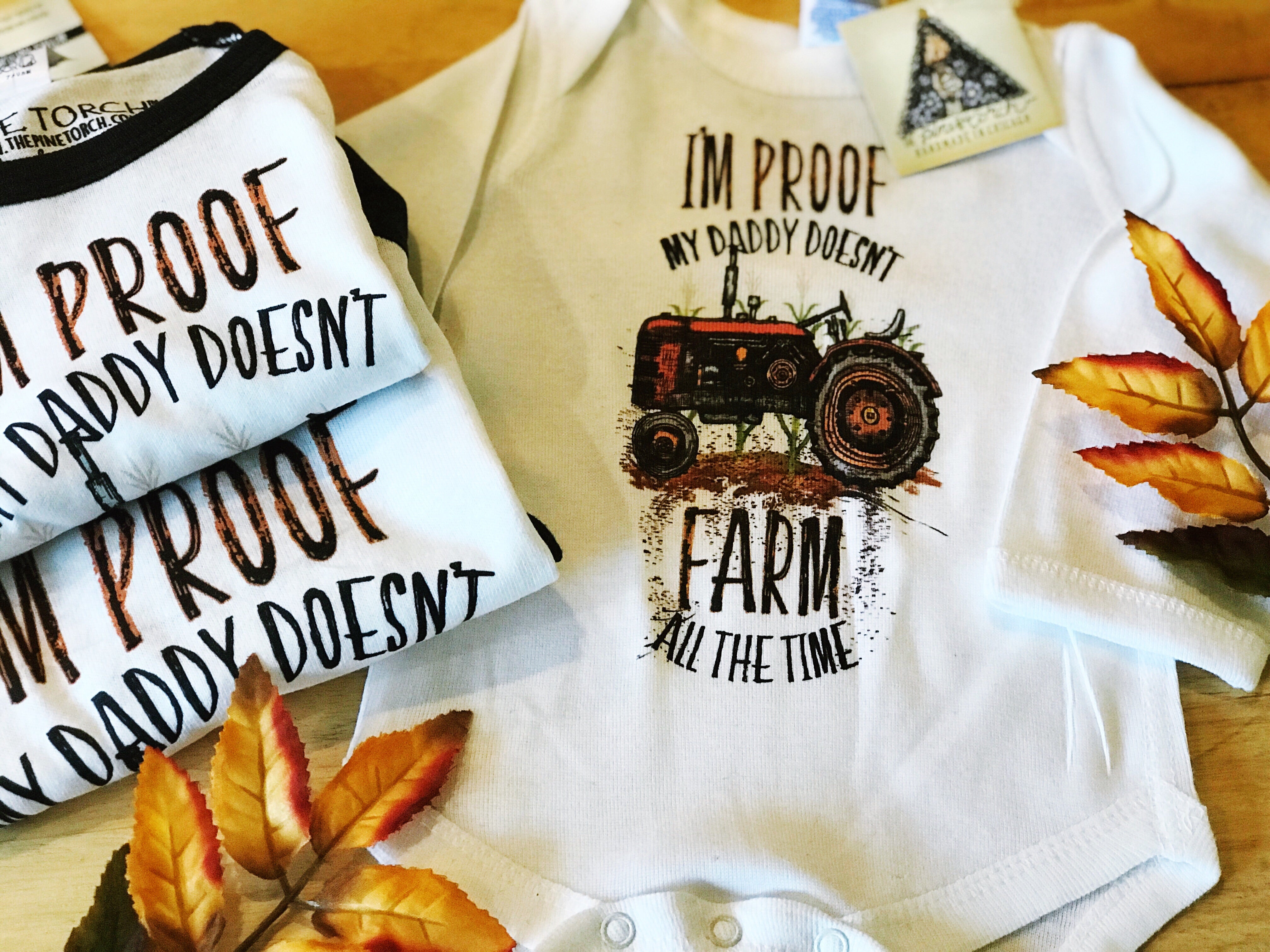 « I'M PROOF MY DADDY DOESN'T FARM ALL THE TIME » BODYSUIT