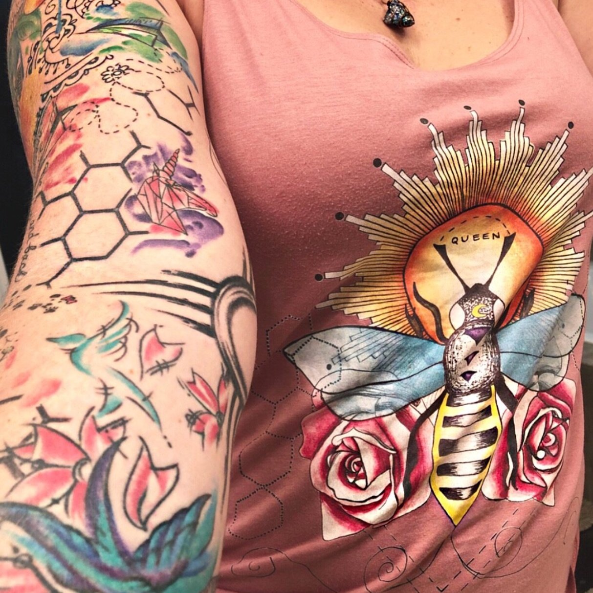 « QUEEN BEE » WOMEN'S SLOUCHY or RACERBACK TANK